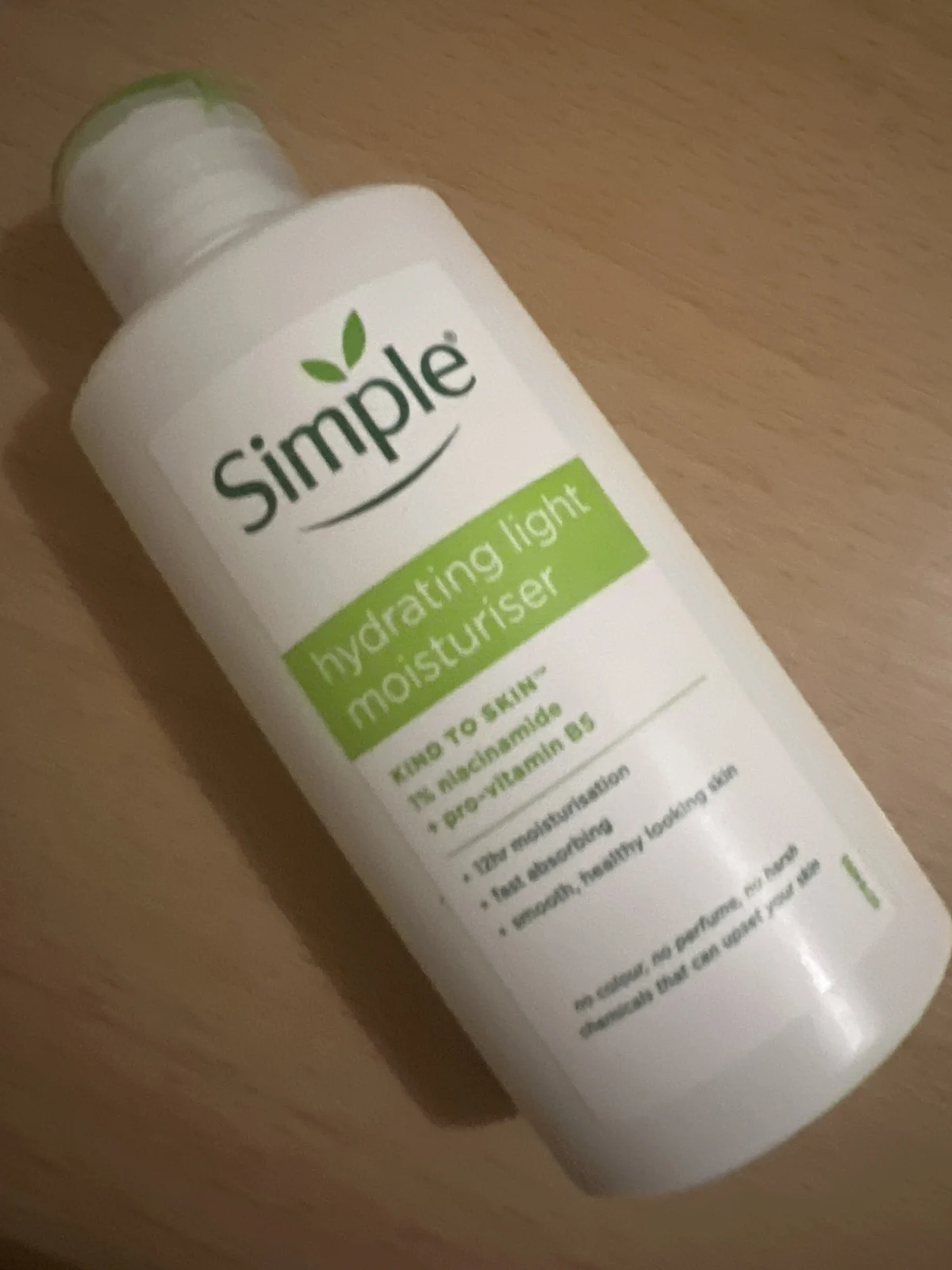 Simple Hydrating Light Moisturizer - 125ml - Lichtgewicht en Snel Absorberende Moisturing Cream - Vegan - Geen Kleurstoffen - Parfums of Agressieve Chemicaliën - review image