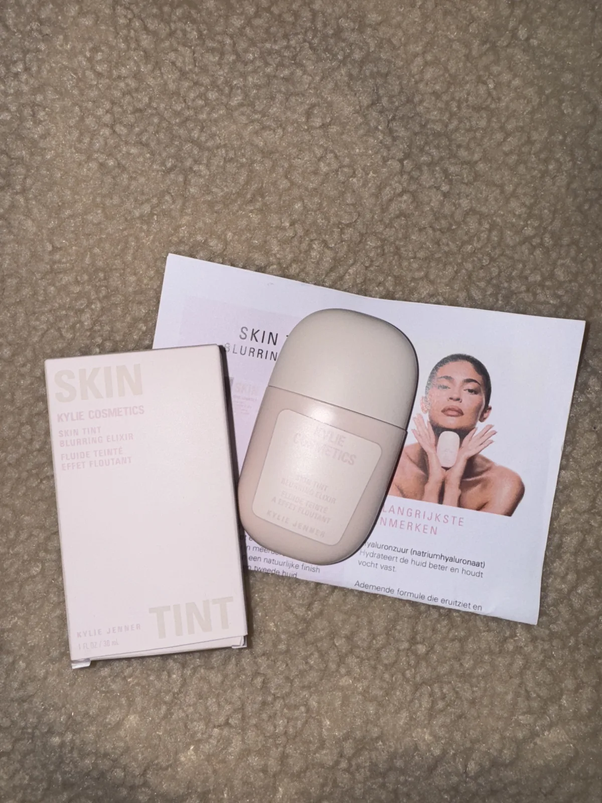 KYLIE COSMETICS Skin Tint Blurring Elixir - review image