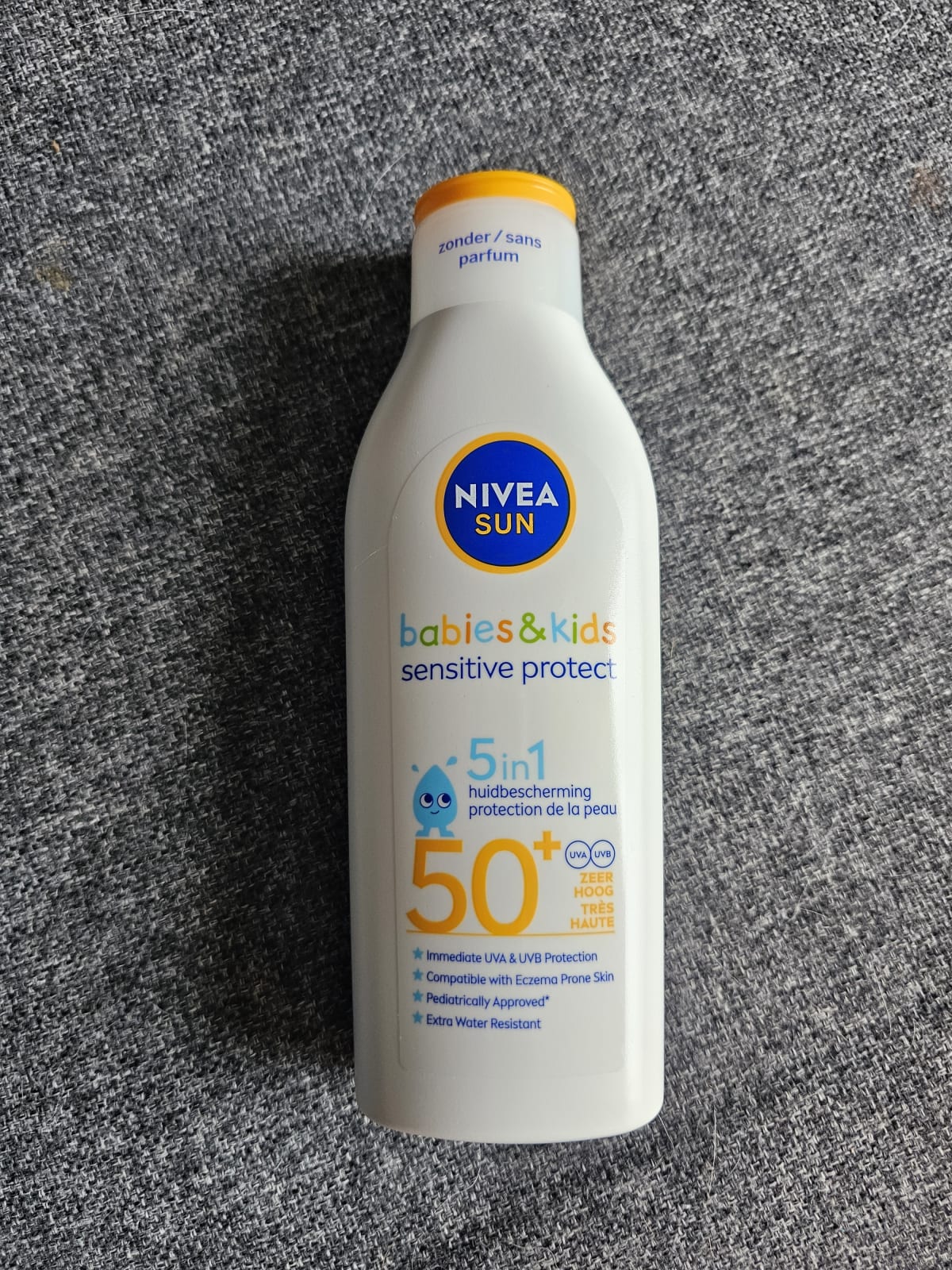 NIVEA SUN Babies & Kids Sensitive Protect Zonnebrand Melk - Baby en Kind - SPF 50+ - Parfumvrij - Geschikt voor de huid met eczeem - 200 ml - review image