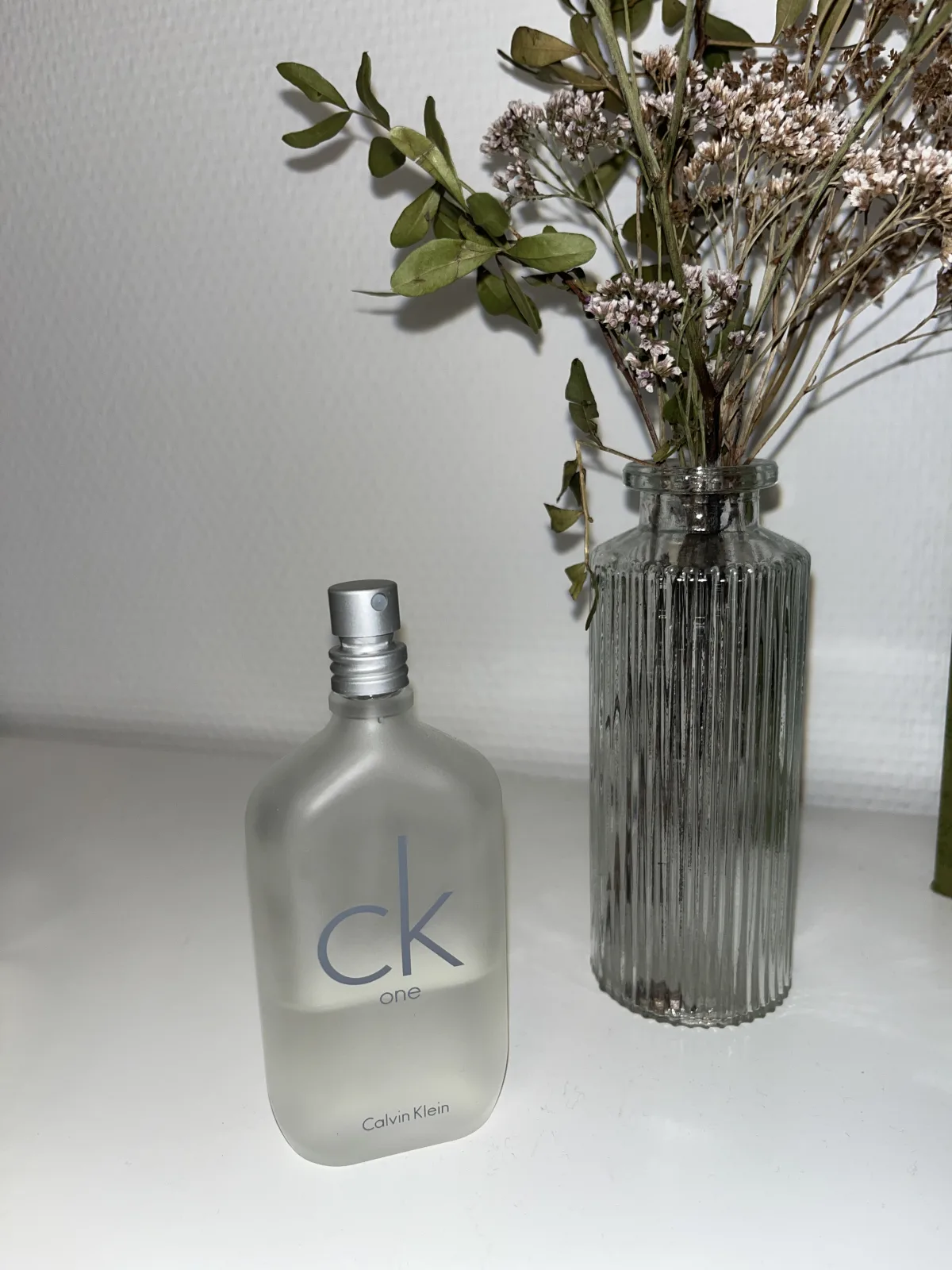 Calvin Klein CK One Eau de Toilette Spray 200ml - review image