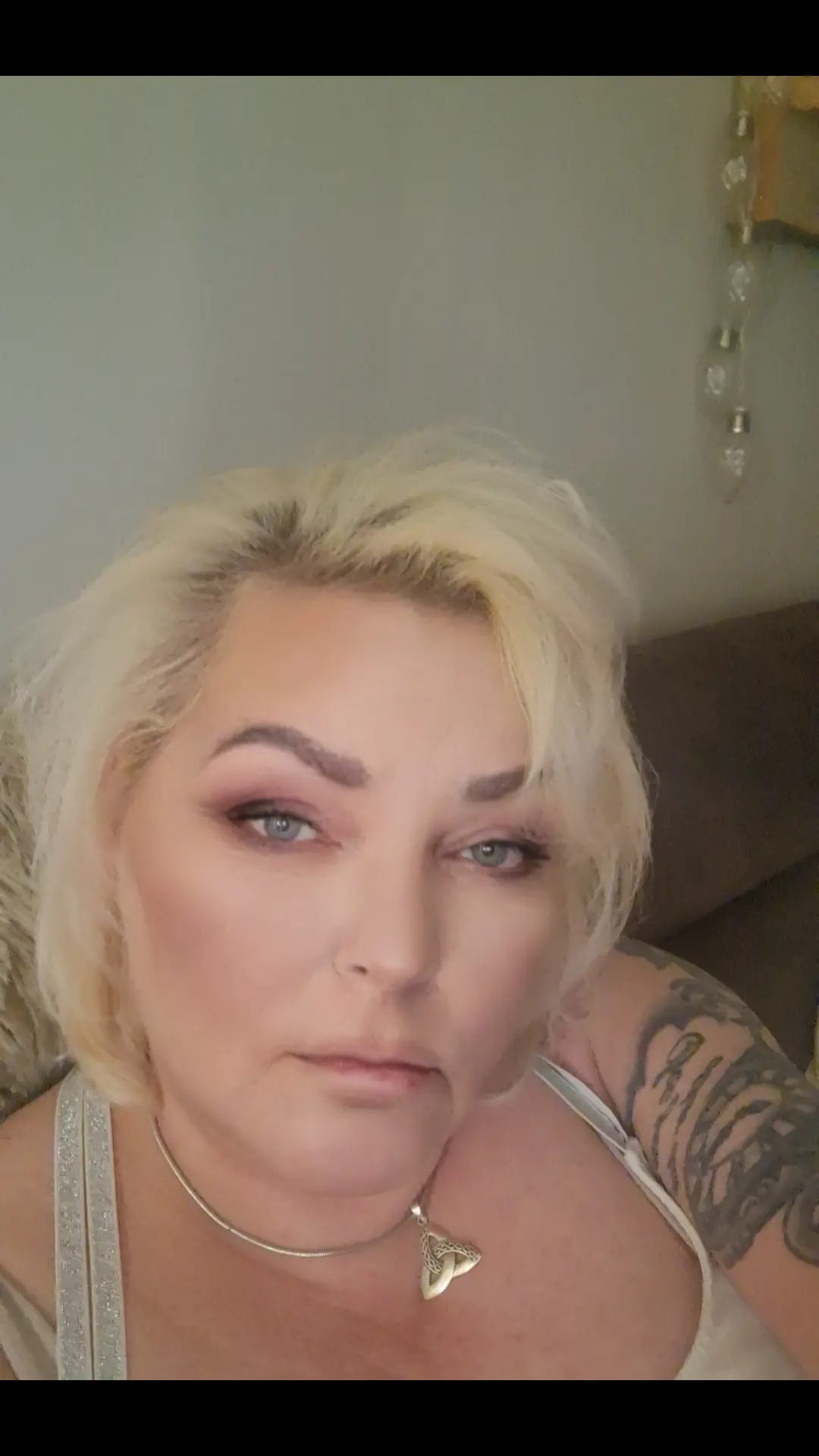 Essence Baby Got Bronze Bronzing Stick - review image