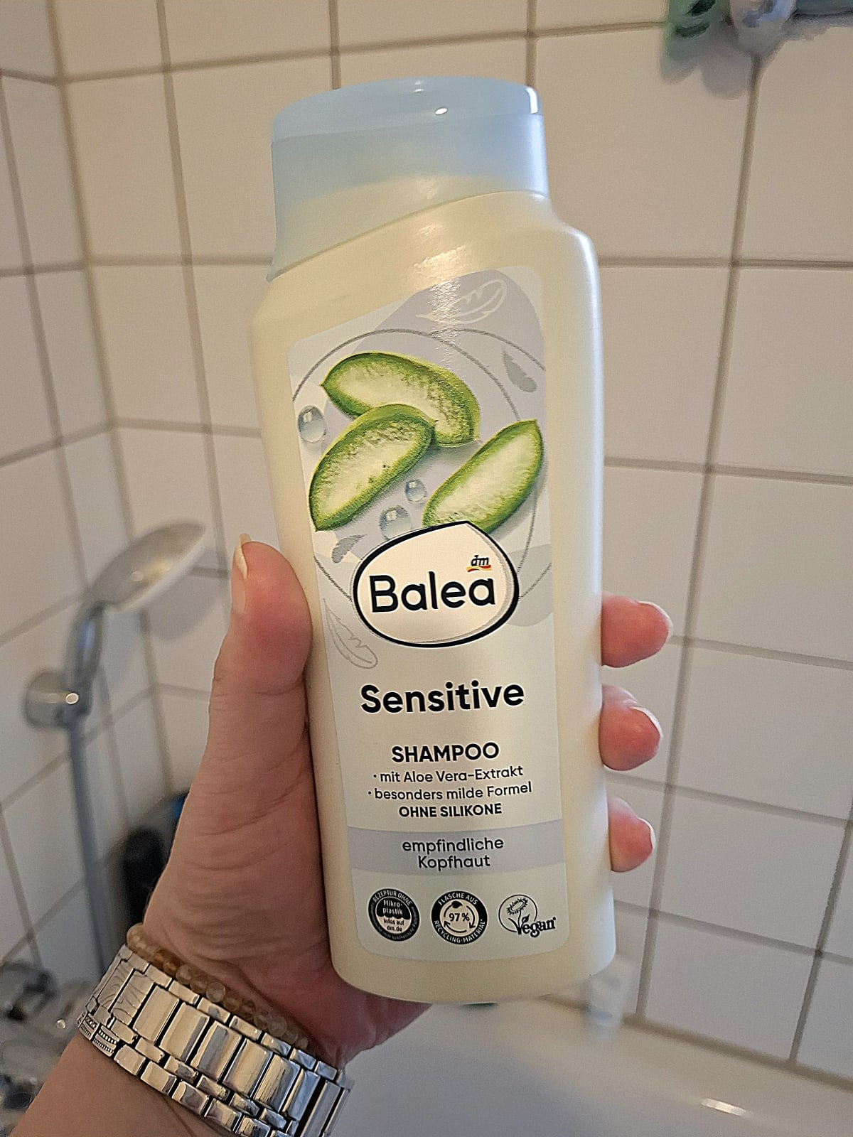 Balea Shampoo Hydratatie Aloë Vera & Hyaluron, 200 ml - review image