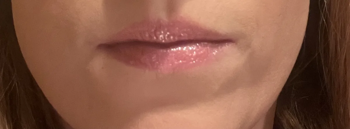 651 Lipgloss Pink Bombshell - review image