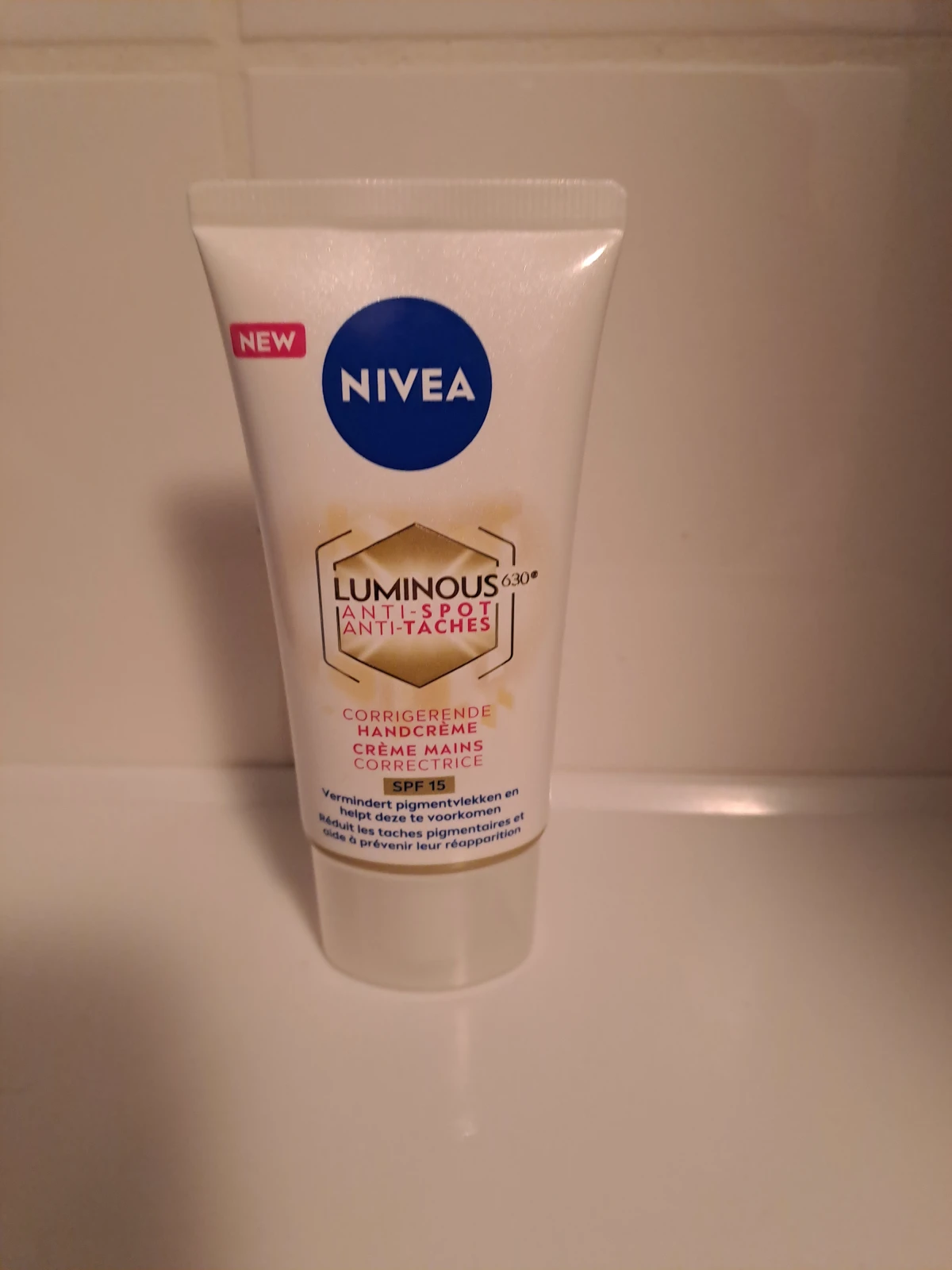 NIVEA Luminous630 Anti Spot Handcreme Anti Pigment - SPF 15 - Hand Care - Voor jonger ogende handen - 50 ML - review image