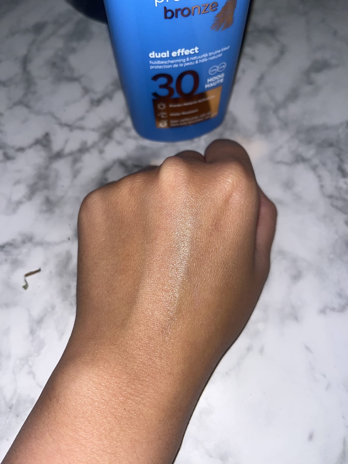 NIVEA SUN Protect & Bronze Zonnemelk - SPF 30 - Zonnebrand Melk - Met pro-melanine extract - Beschermt en ondersteunt een bruine kleur - 200 ml - review image