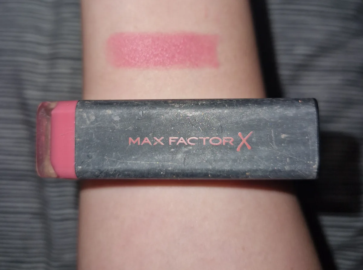 Velvet Mattes Lipstick - review image