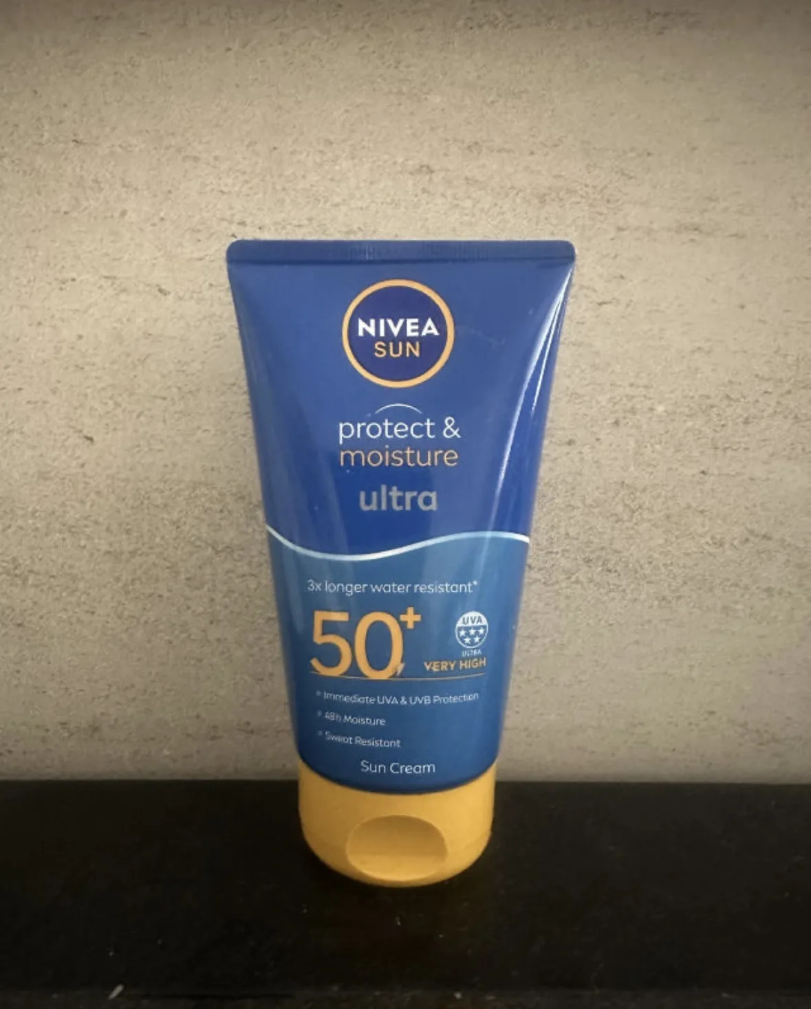 NIVEA SUN Protect & Hydrate Ultra Zonnebrand Crème - SPF 50+ - Zeer waterproof - Met Vitamine E - 150 ml - review image