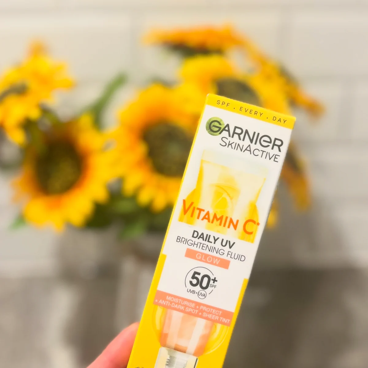 Garnier Vitamin C Daily UV Brightening Fluid Glow SPF 50+ 40ml - review image