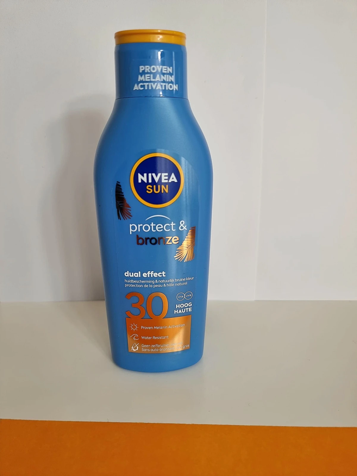 NIVEA SUN Protect & Bronze Zonnemelk - SPF 30 - Zonnebrand Melk - Met pro-melanine extract - Beschermt en ondersteunt een bruine kleur - 200 ml - review image