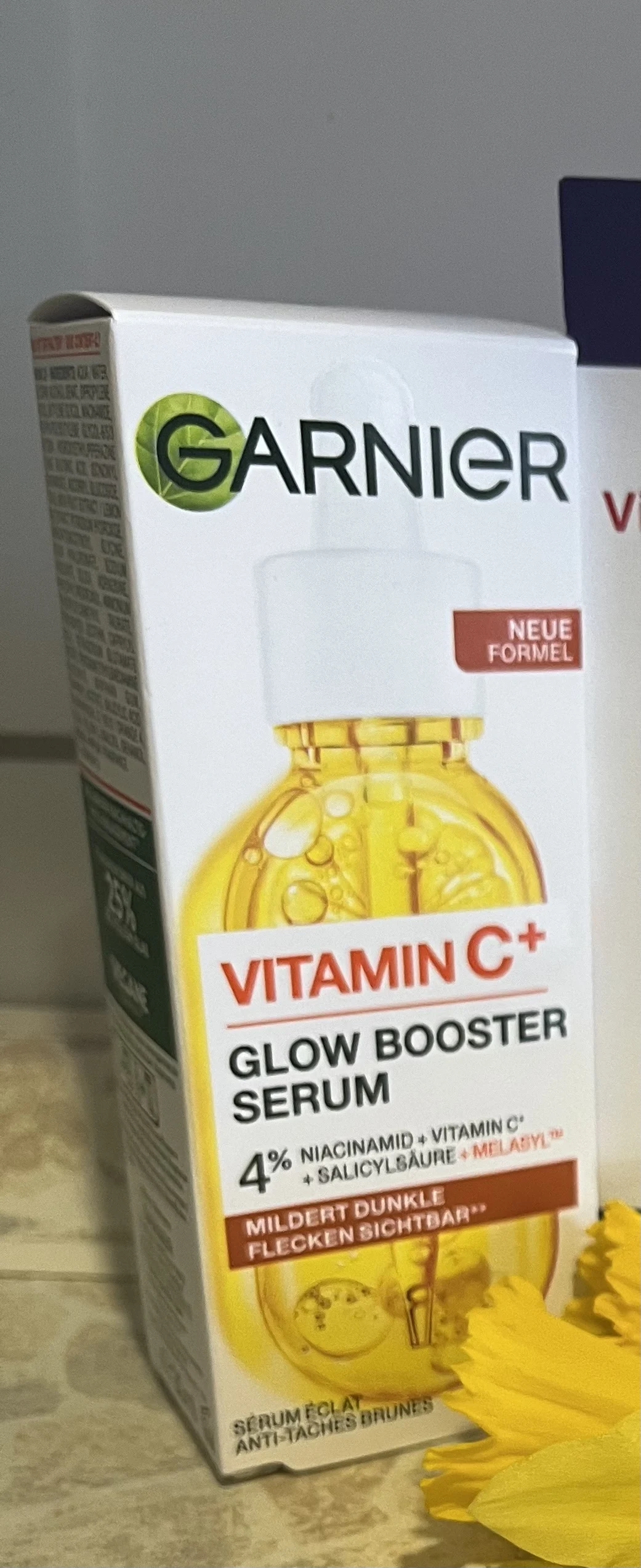 Garnier SkinActive Vitamine C* Anti-Pigmentvlekken Serum - Niacinamide en Salicylzuur - 30ml - review image