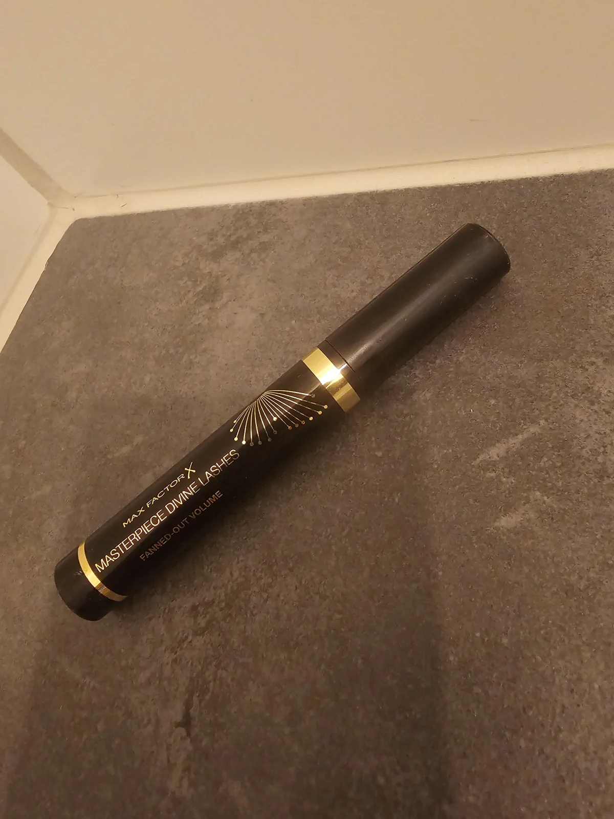 Divine Lashes Clean Renovation - 001 Rich Black - review image