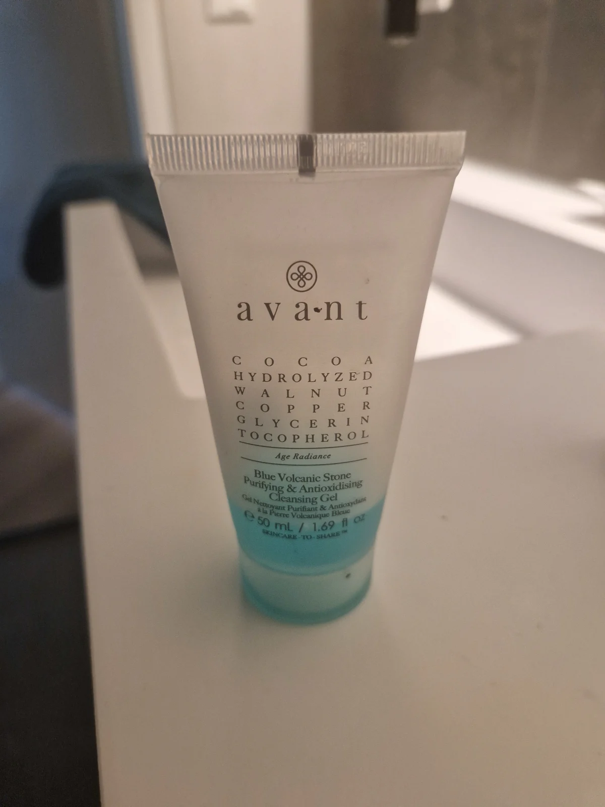 Avant Age Radiance Blue Volcanic Stone Purifying & Antioxydising Cleansing Gel Reinigingsgel  ml - review image