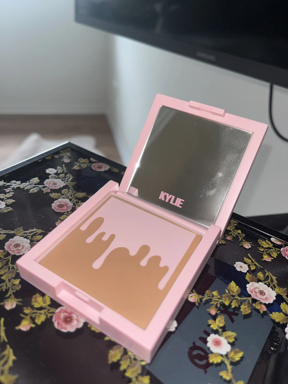 KYLIE COSMETICS Pressed Bronzing Powder - review image