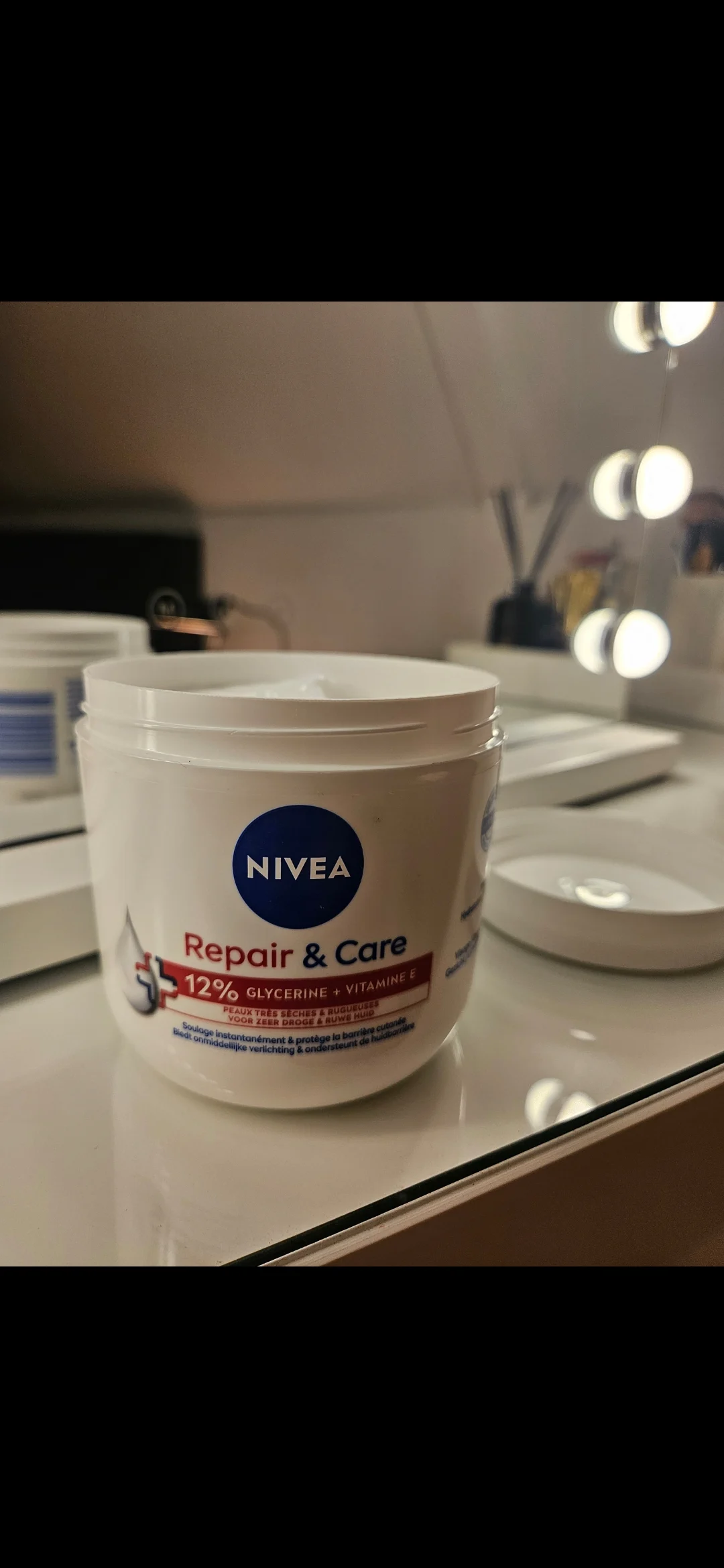 NIVEA Repair & Care Bodycrème - Body Care - Crème voor Zeer Droge Huid - 72 uur hydraterend - 300 ml - review image