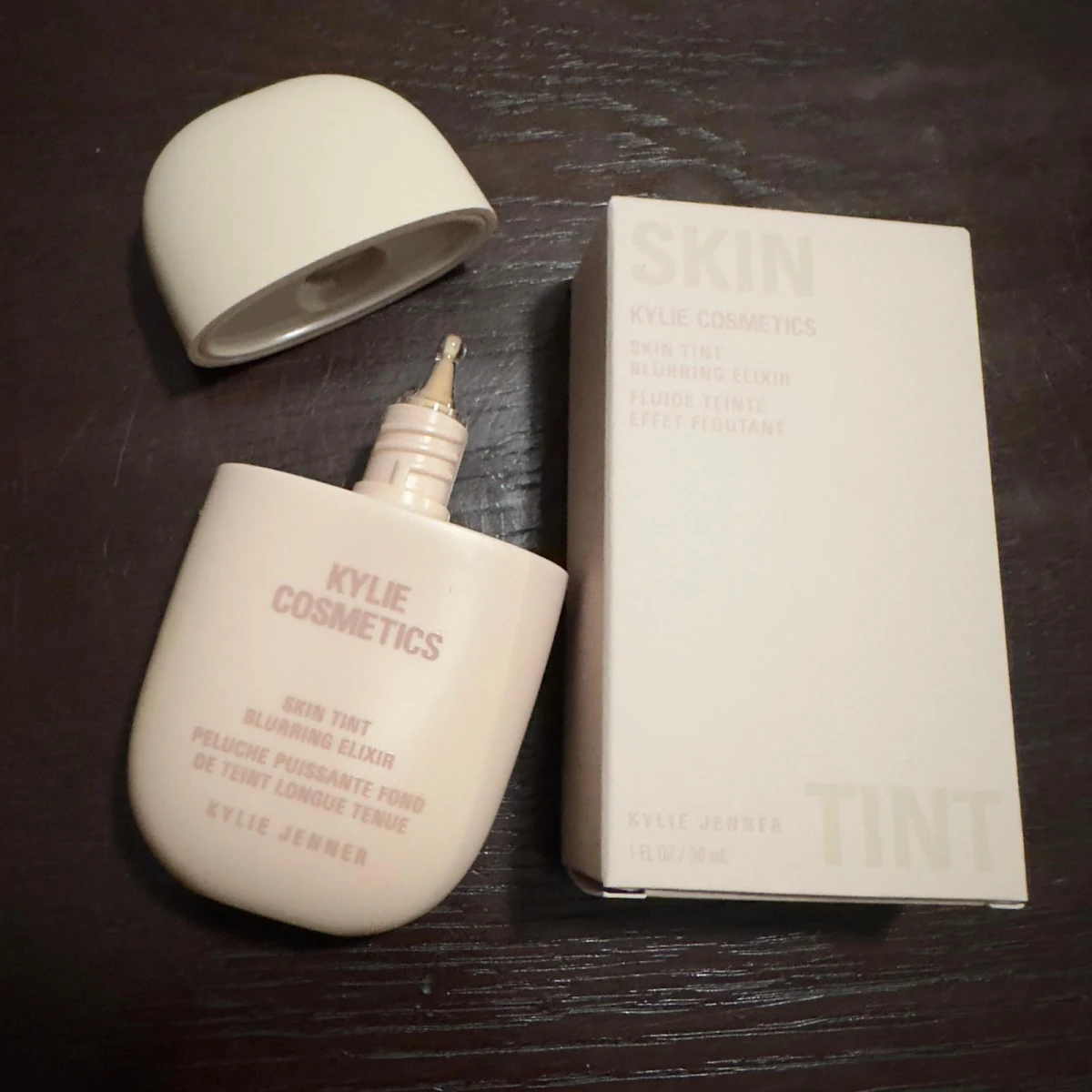 KYLIE COSMETICS Skin Tint Blurring Elixir - review image