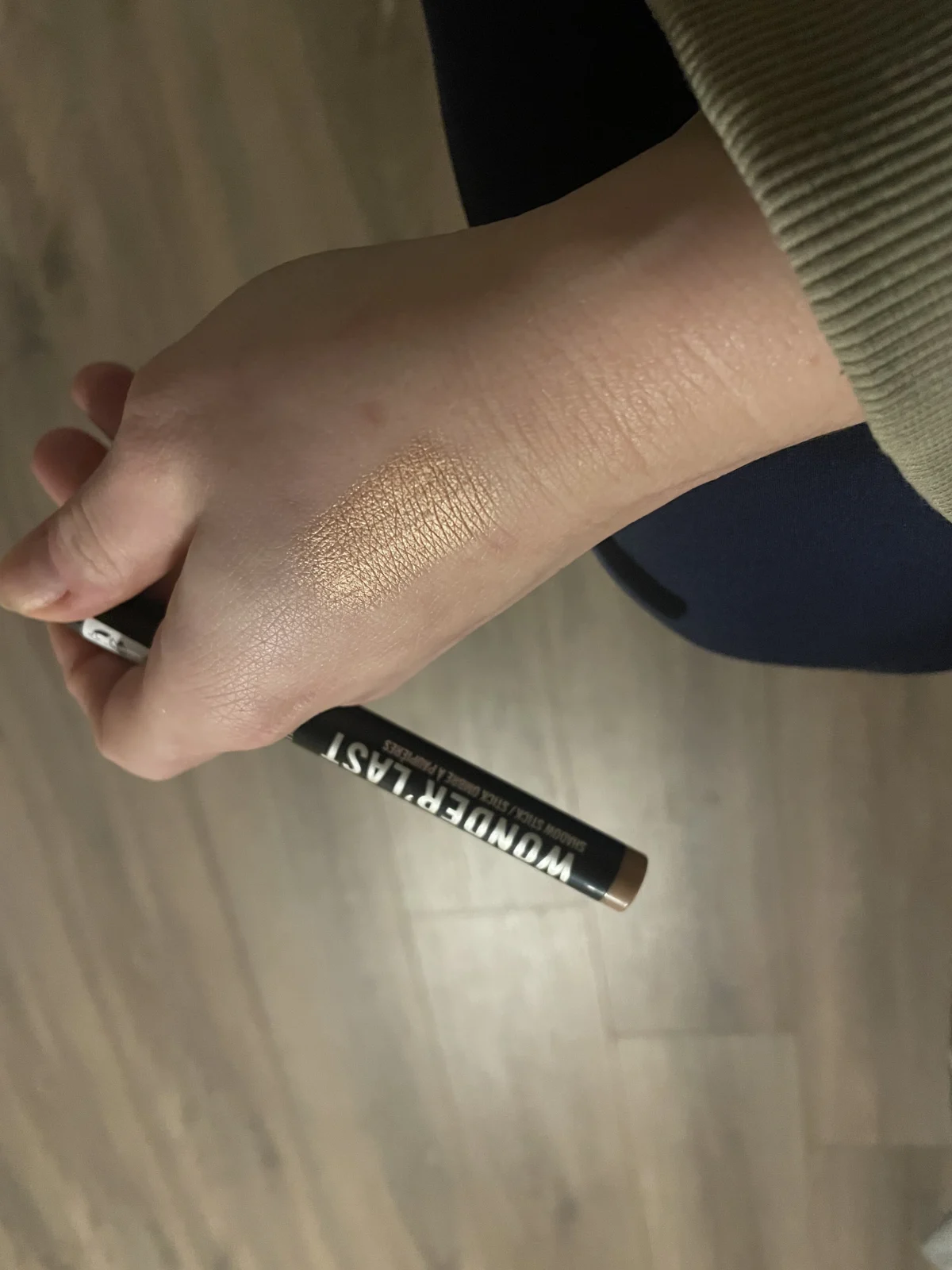 Wonder'Last Oogschaduw stick - 004 - Soft Bubbles - review image