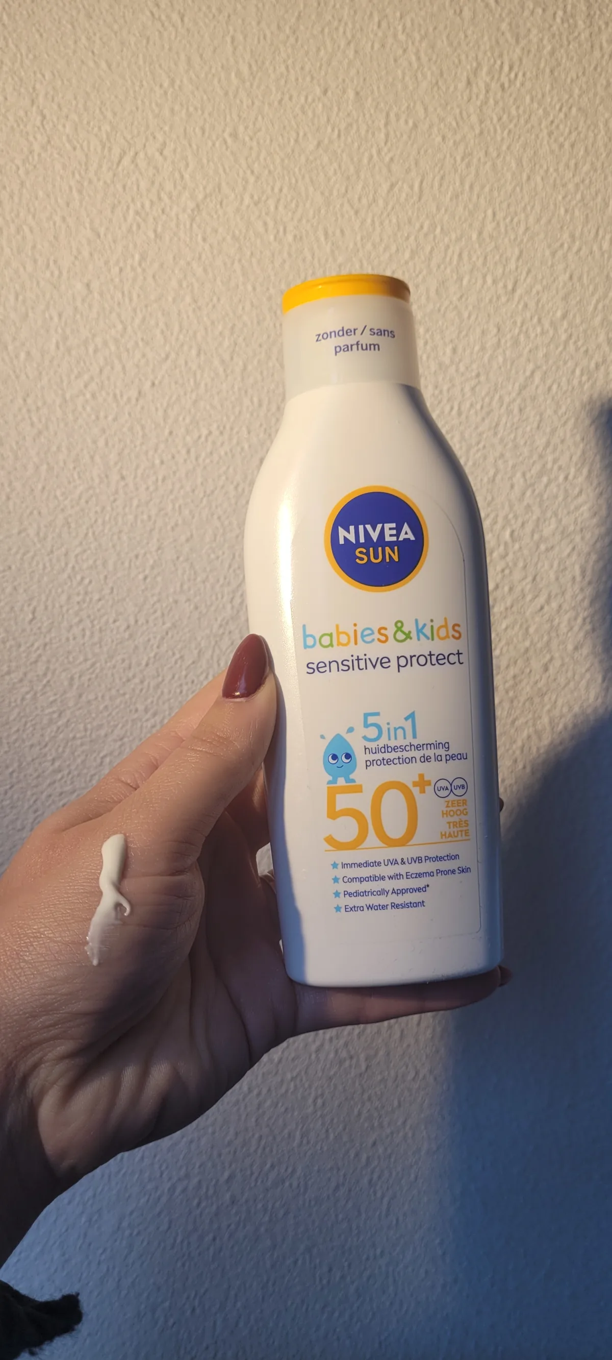 NIVEA SUN Babies & Kids Sensitive Protect Zonnebrand Melk - Baby en Kind - SPF 50+ - Parfumvrij - Geschikt voor de huid met eczeem - 200 ml - before review image