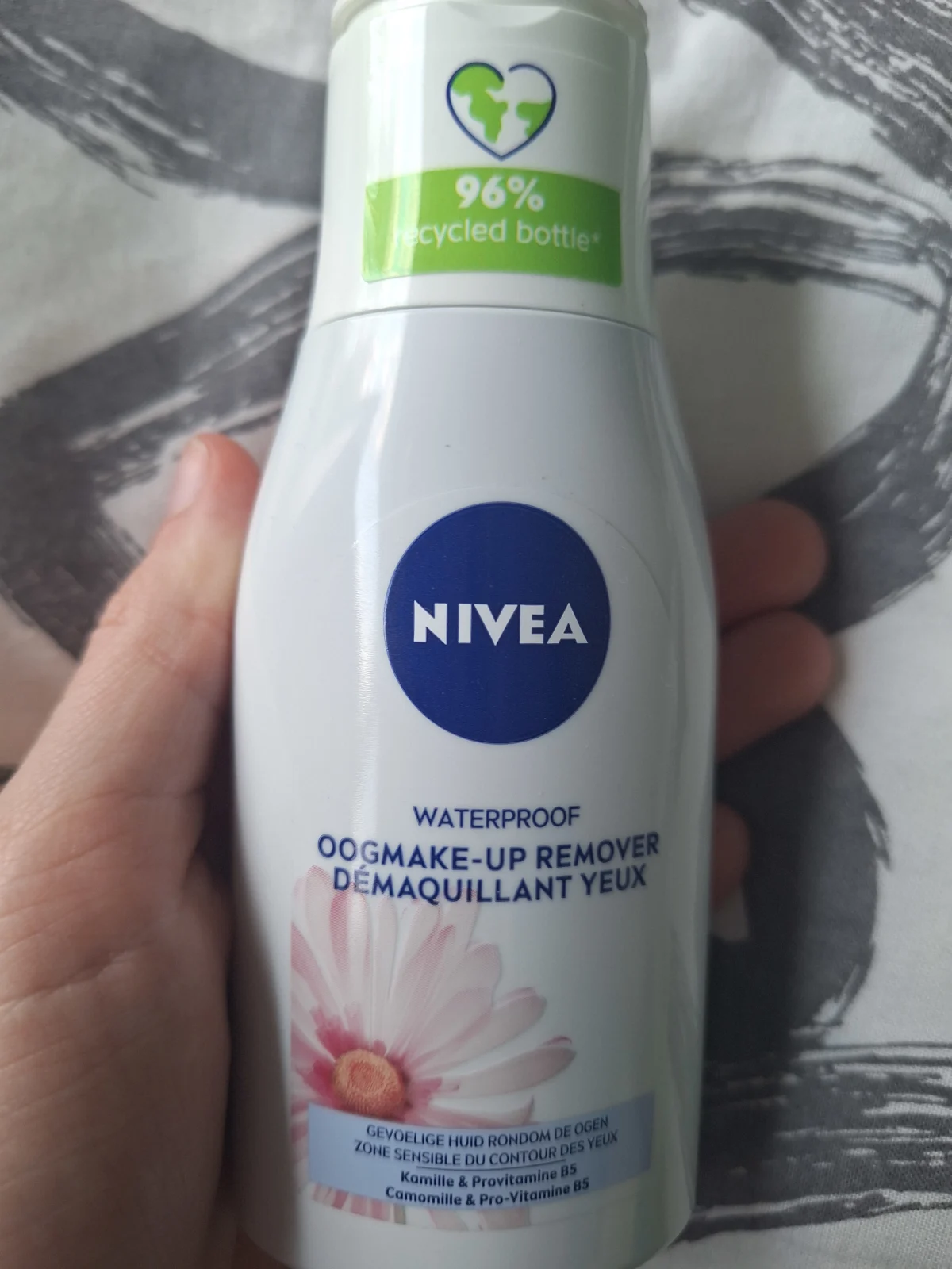 NIVEA Waterproof Oogmake-up Remover - Oogmake-up remover - Voor de gevoelige huid - Kamille - Provitamine B5 - 125 ml - review image
