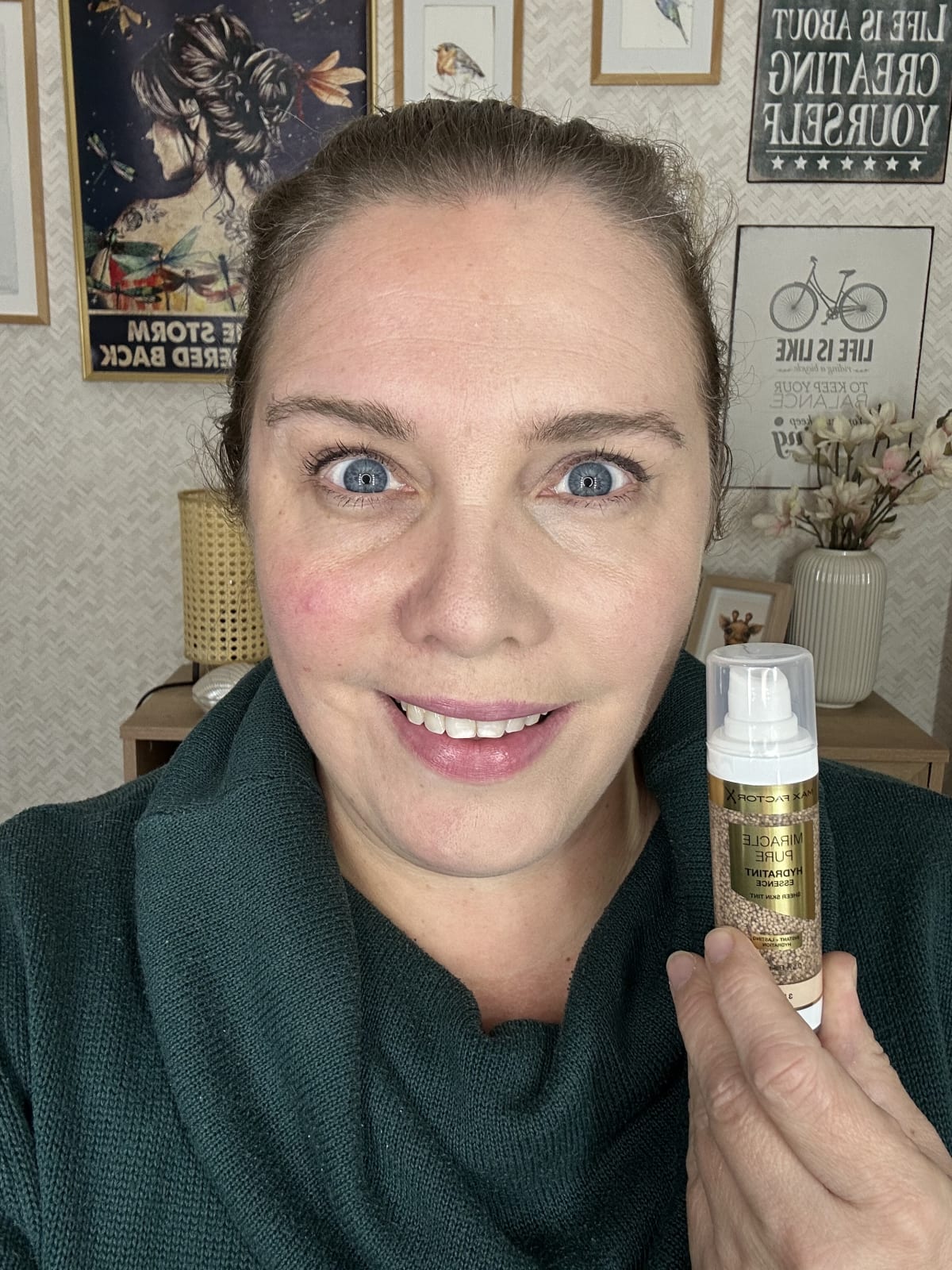 Hydratint Essence Foundation - review image