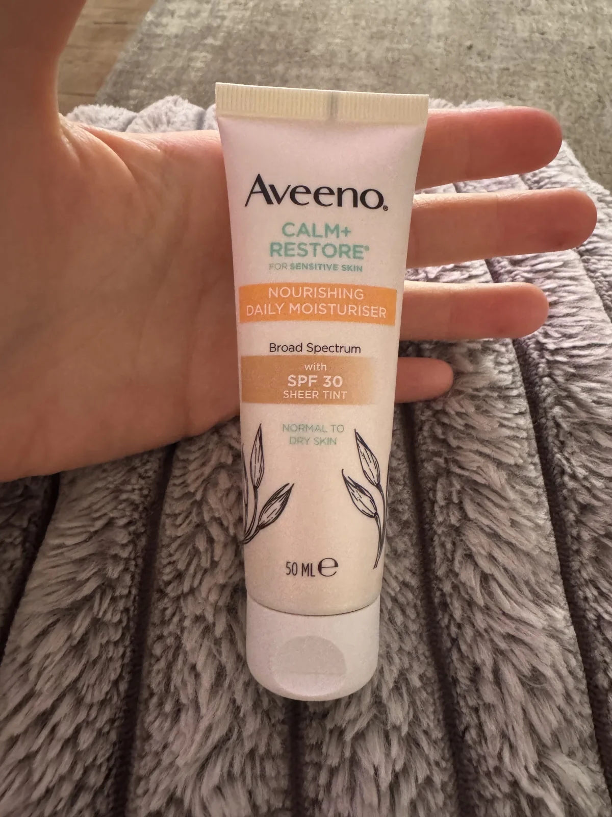 Aveeno Face Calm and Restore Nourishing Daily Moisturiser with SPF 30 50ml - before review image