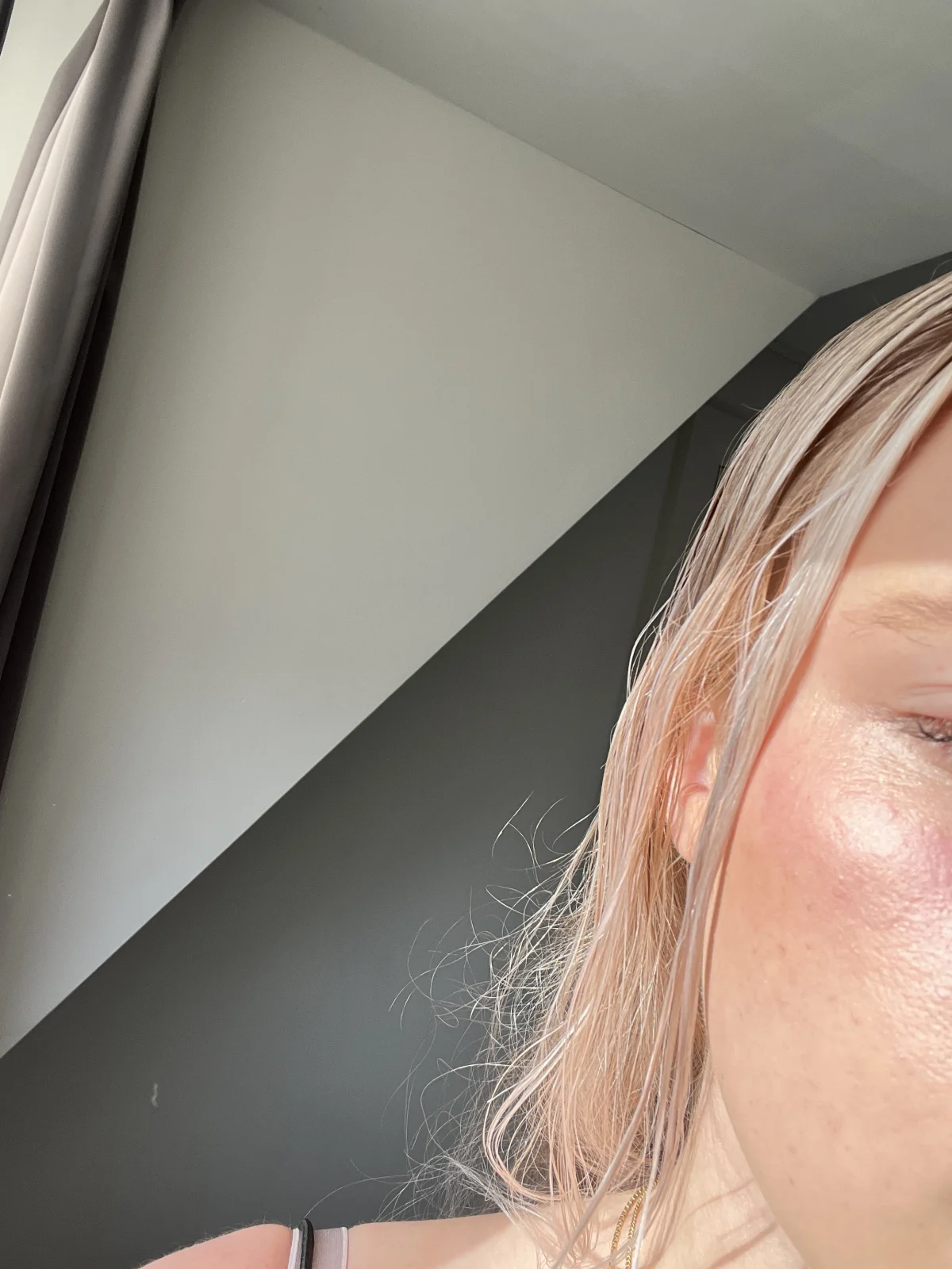 KYLIE COSMETICS Skin Tint Blurring Elixir - review image