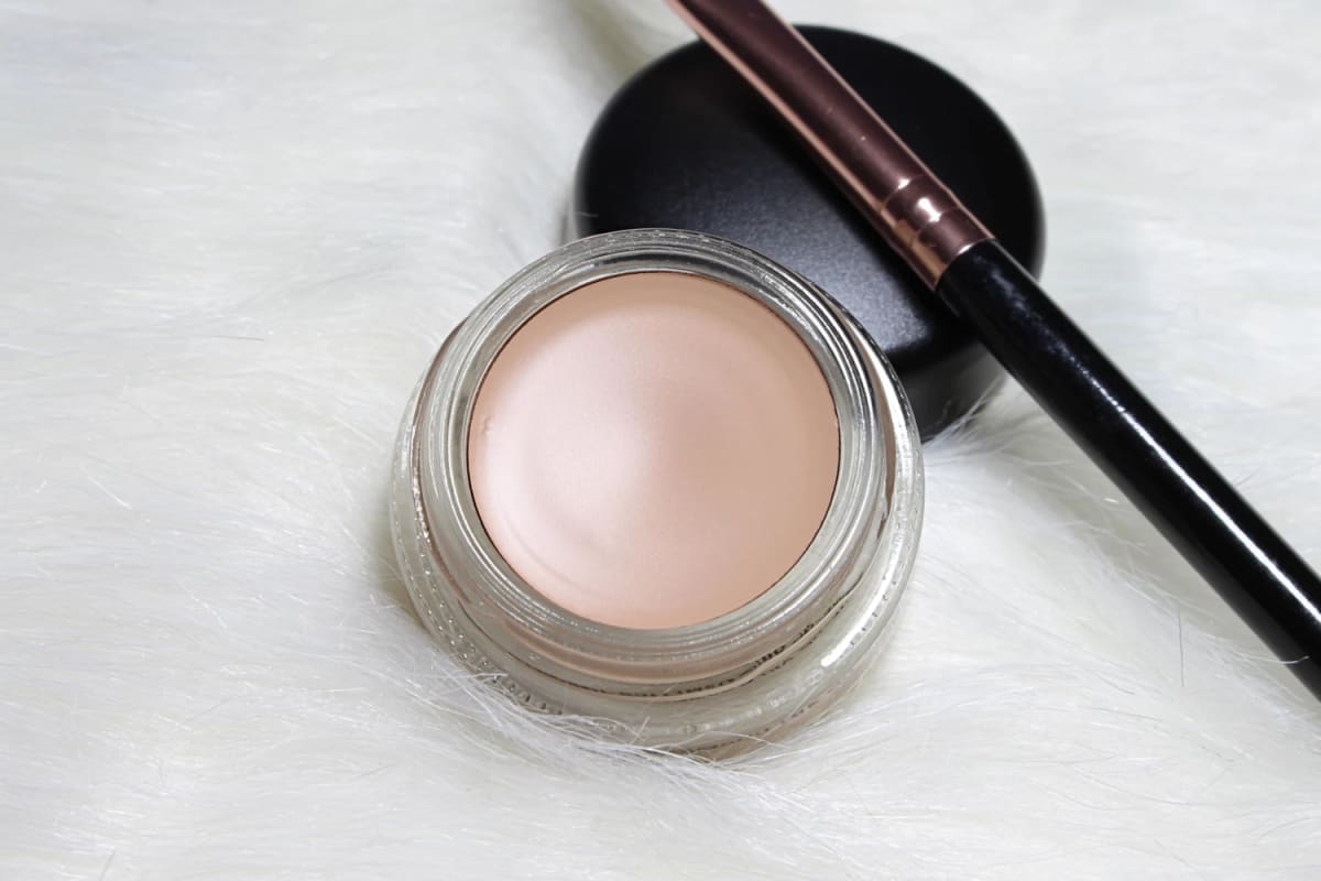 Pro Longwear Paint Pot - review image