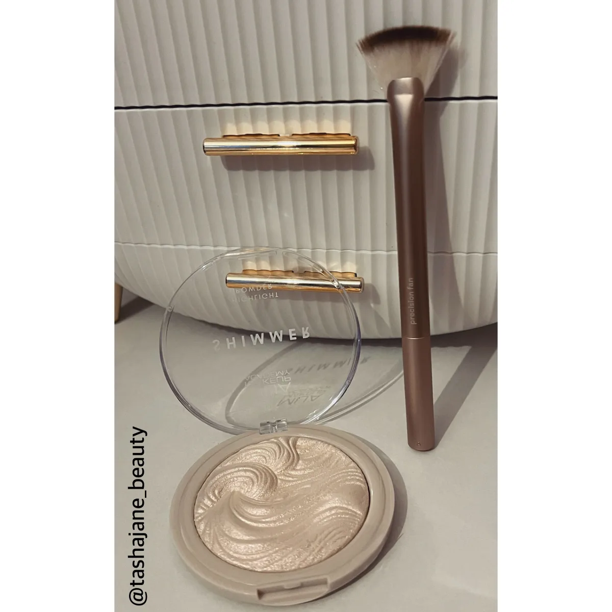 MUA Shimmer Highlight Powder - Peach Diamond - review image