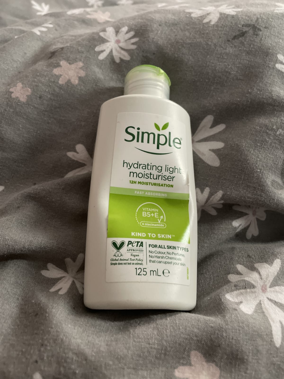 Simple Hydrating Light Moisturizer - 125ml - Lichtgewicht en Snel Absorberende Moisturing Cream - Vegan - Geen Kleurstoffen - Parfums of Agressieve Chemicaliën - review image