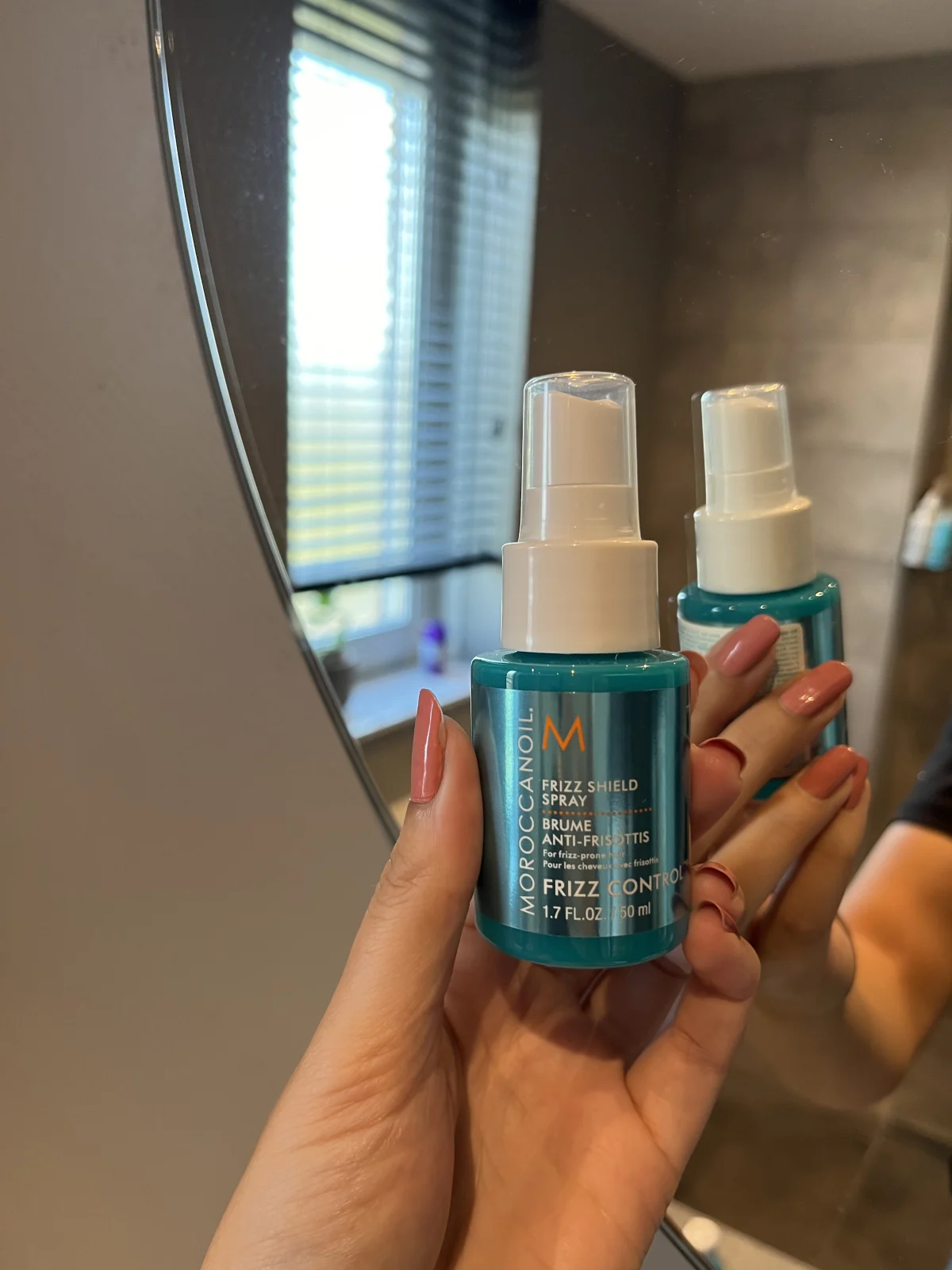 Frizz Shield Spray - review image