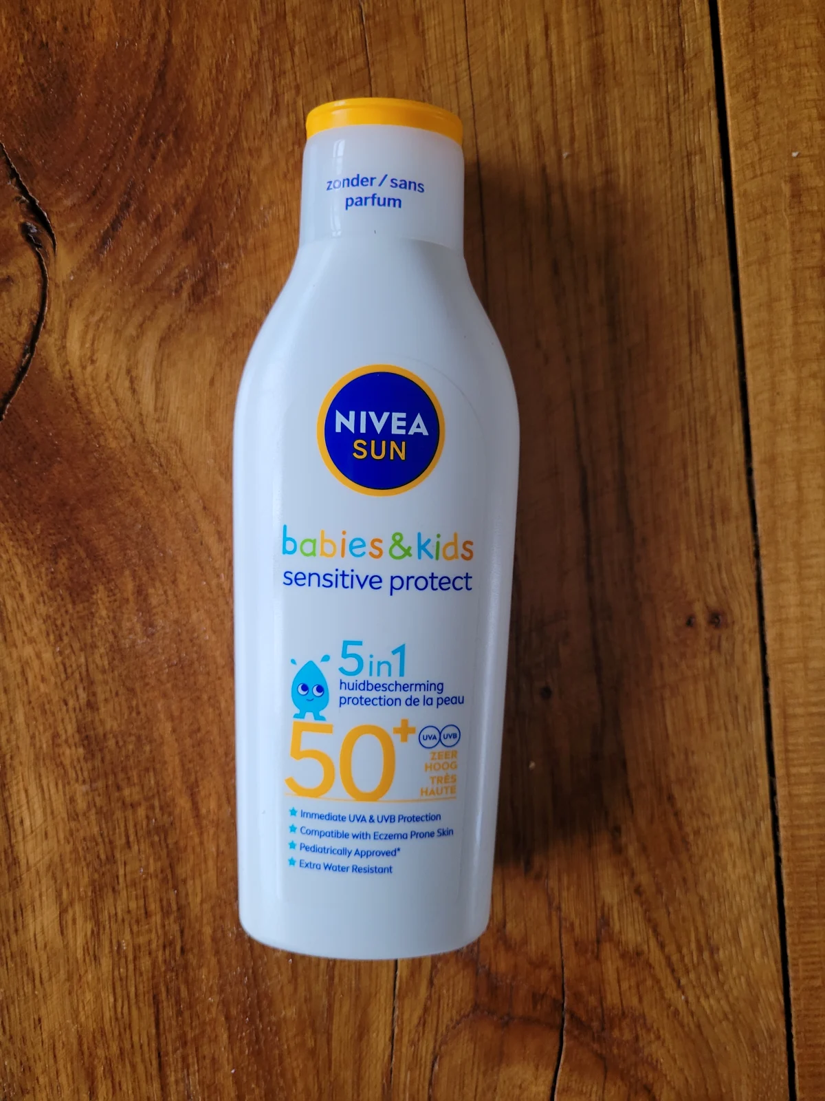 NIVEA SUN Babies & Kids Sensitive Protect Zonnebrand Melk - Baby en Kind - SPF 50+ - Parfumvrij - Geschikt voor de huid met eczeem - 200 ml - review image