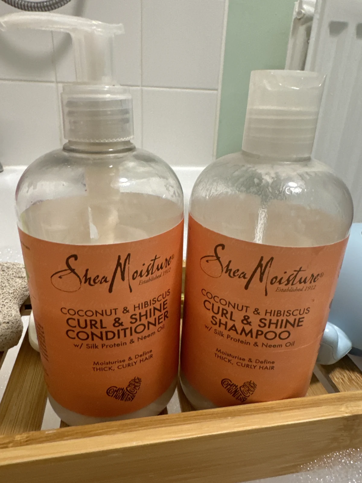 Shea Moisture Coconut & Hibiscus - Shampoo & Conditioner Curl & Shine - 2 x 384 ml - review image