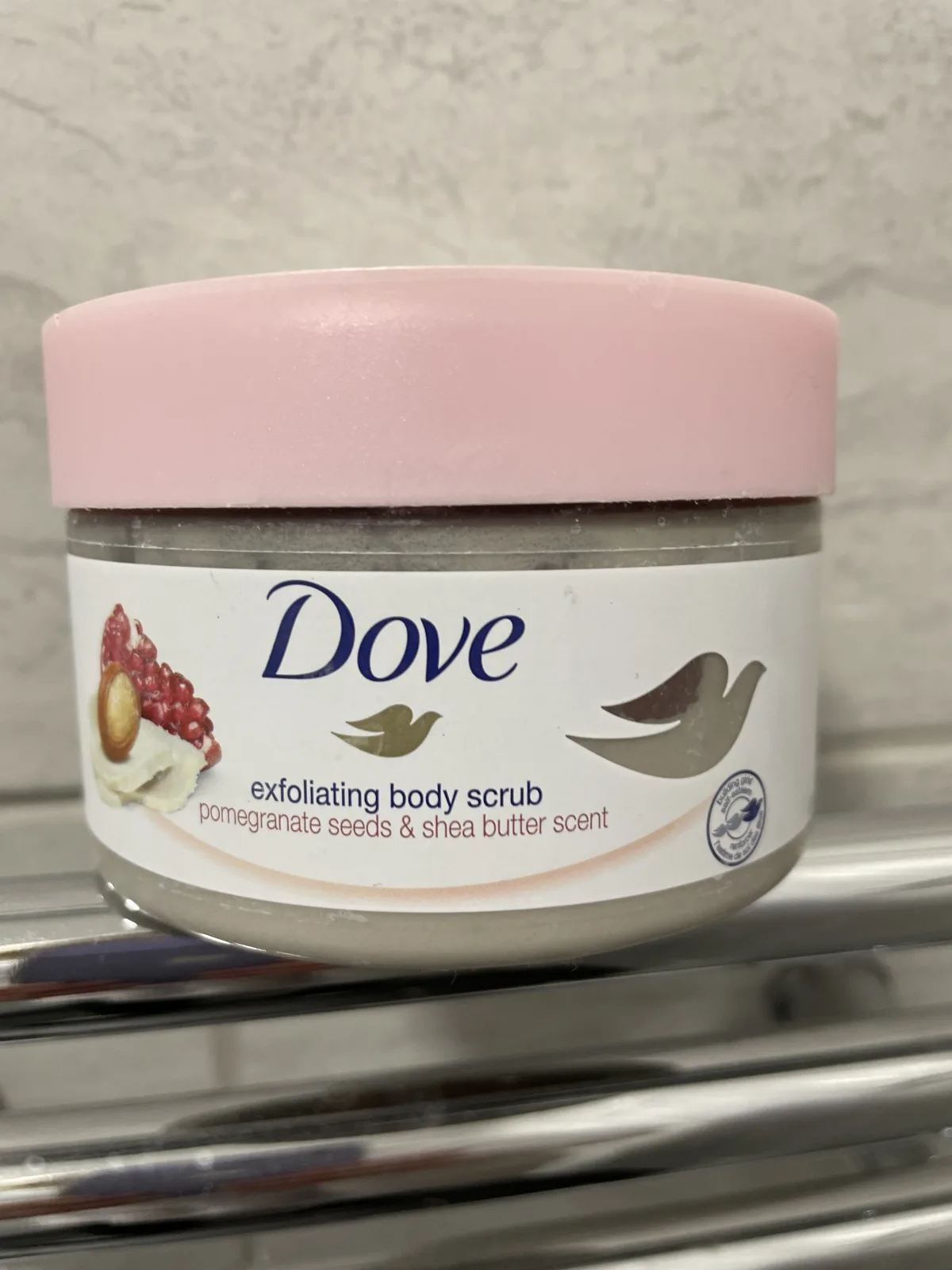 Dove Body Scrub - bodycreme -  bodybutter - shea butter - hydraterend - huidverzorging - review image