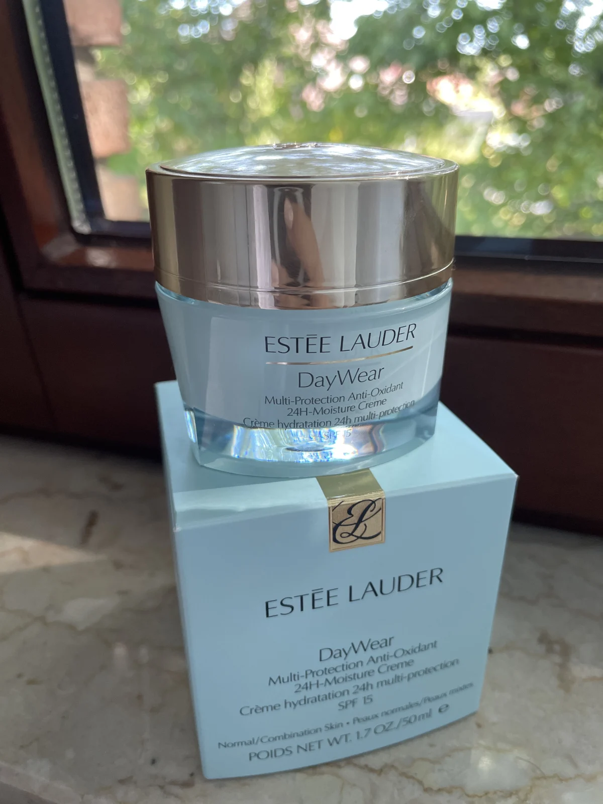 Estée Lauder Hydraterende Creme 24u Lang Droge Huid Estée Lauder - Daywear Multi-protection Anti-oxidant Hydraterende Crème - 24u Lang - Droge Huid  - 50 ML - review image