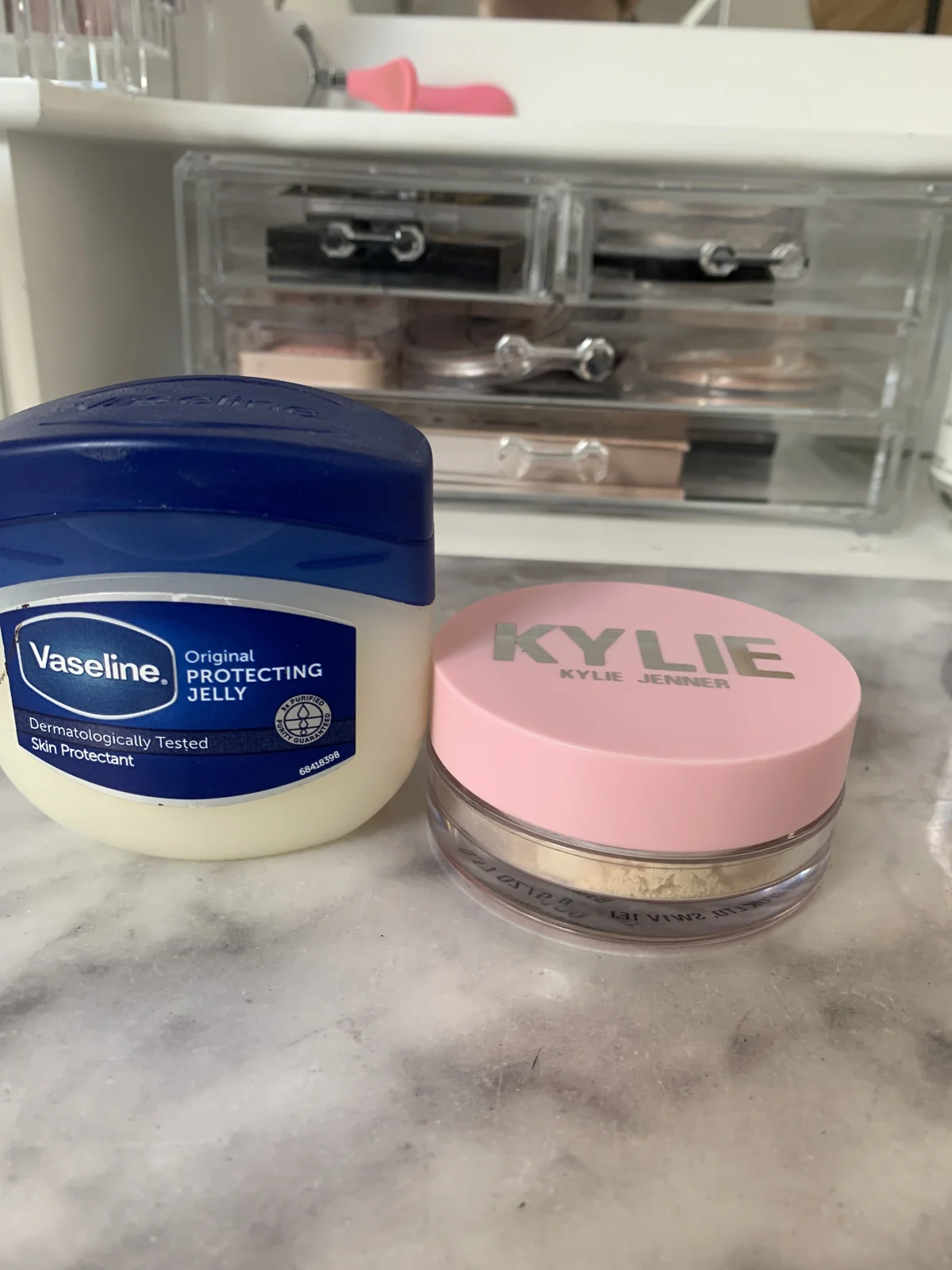 KYLIE COSMETICS Setting Powder - review image