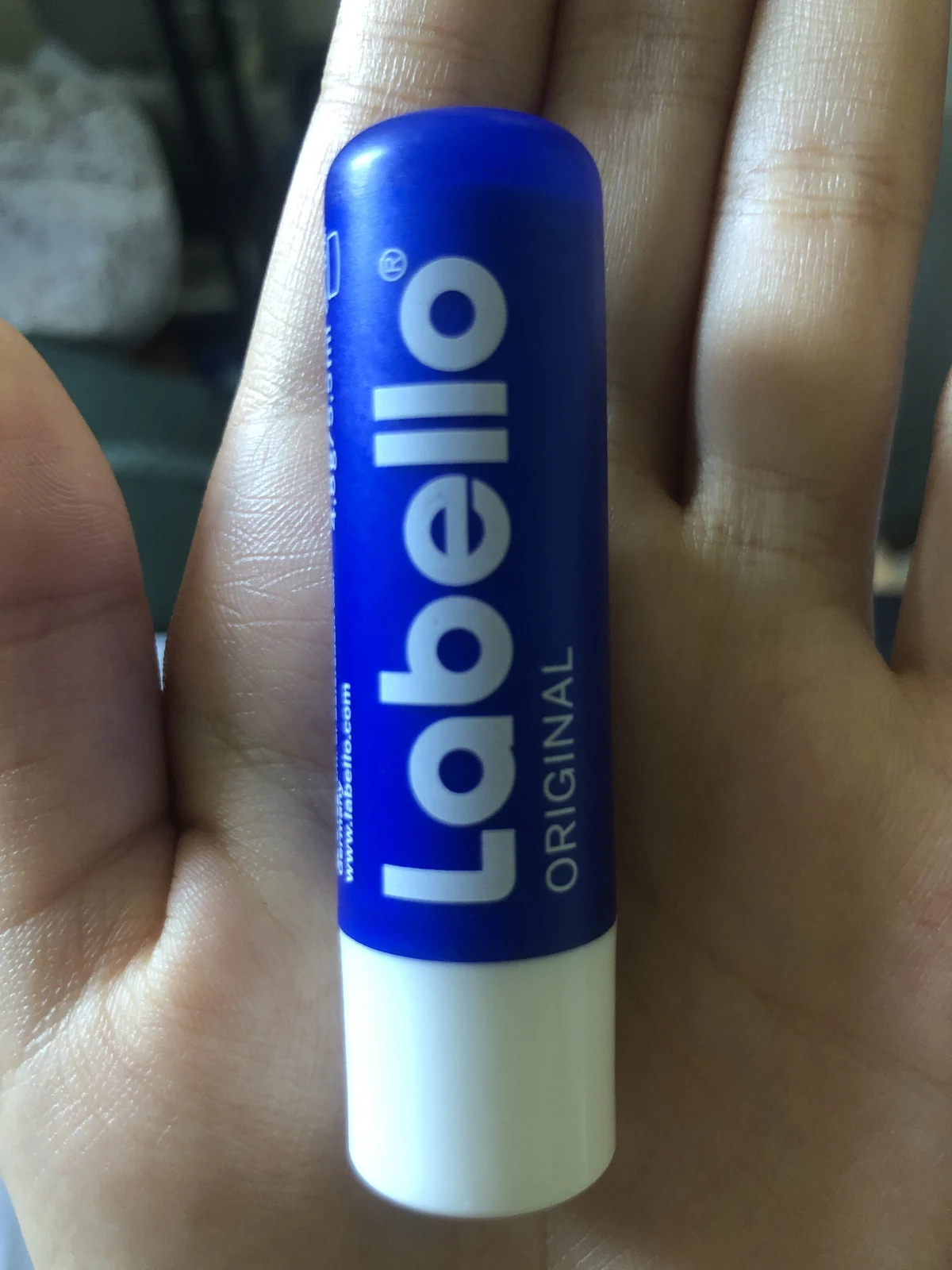 Labello - Lippenbalsem Classic - Lipverzorging - Lipbalm - Droge lippen - 24 uurs werking - Dames - Meisjes - Kunststof - blauw - review image