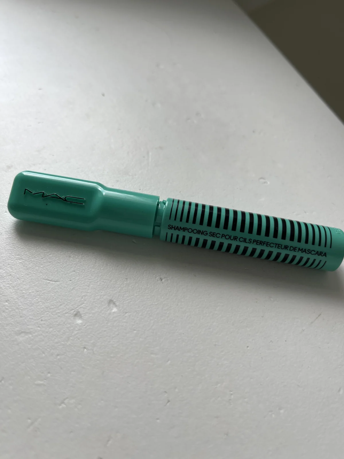 MAC Lash Dry Shampoo Mascara Refresher - review image