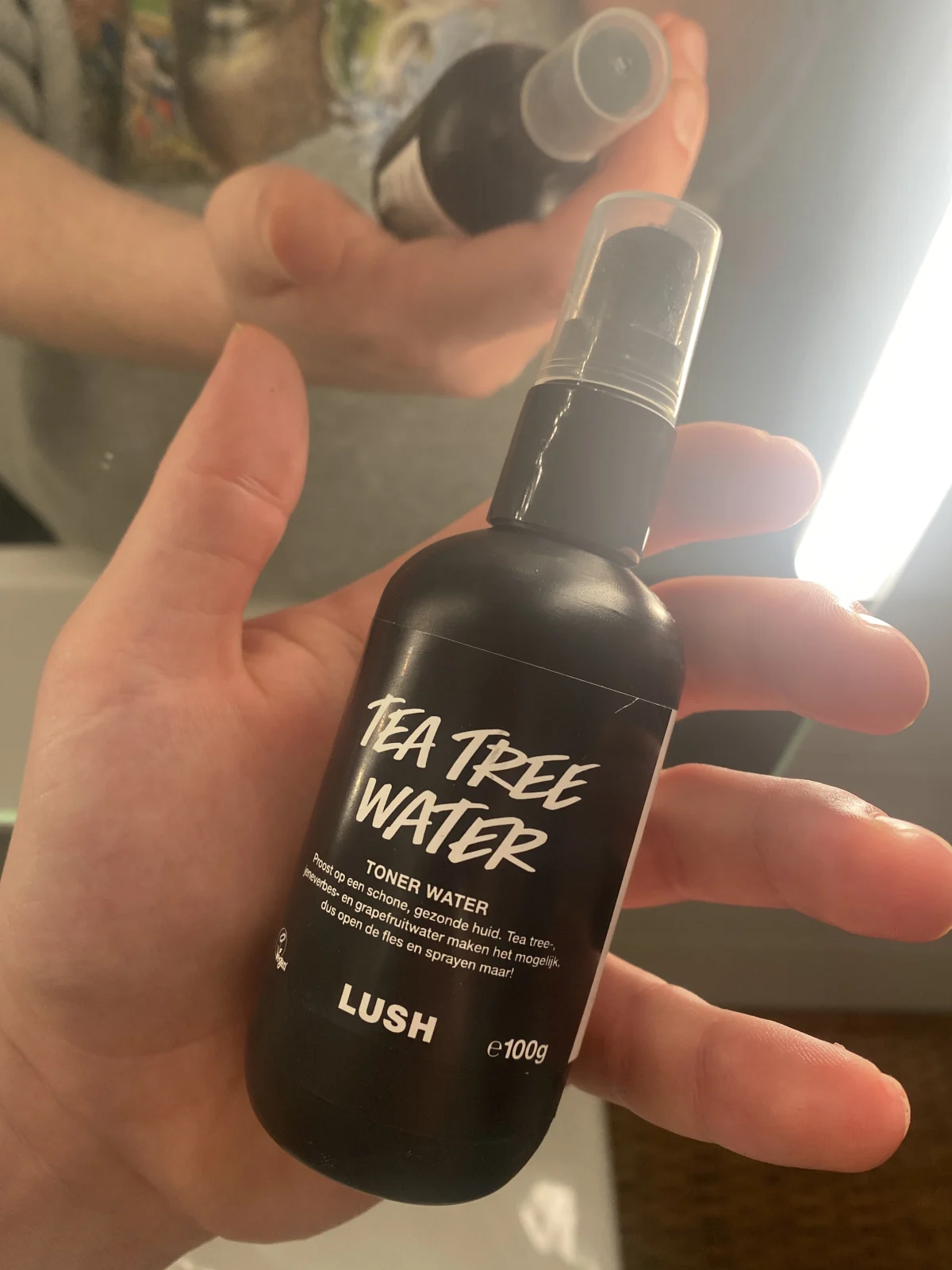 Tea tree water toner - review image