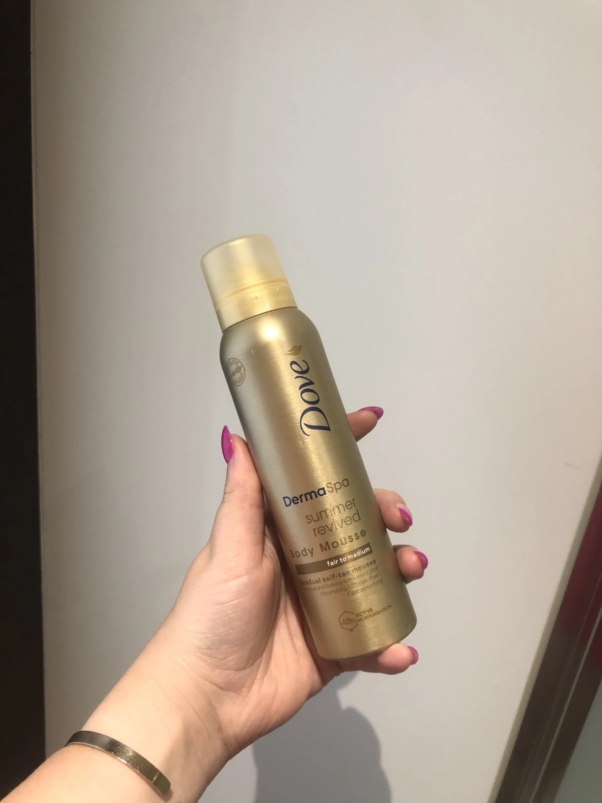 Dove DermaSpa Zelfbruiner Tanning Mousse Fair-Medium voor een zomers gebruinde huid - 150ML - review image