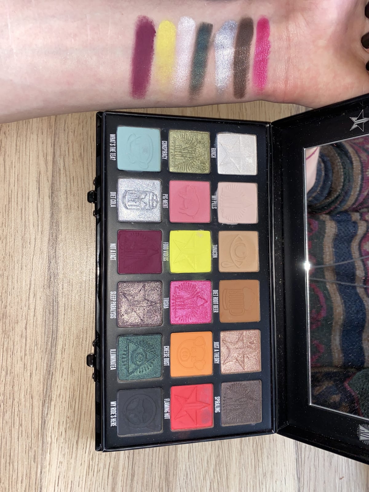 Jeffree Star Cosmetics Conspiracy Oogschaduw 27g - review image