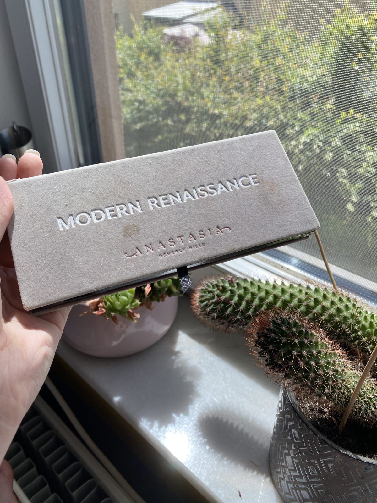 Anastasia Beverly Hills Modern Renaissance Eyeshadow Palette - review image