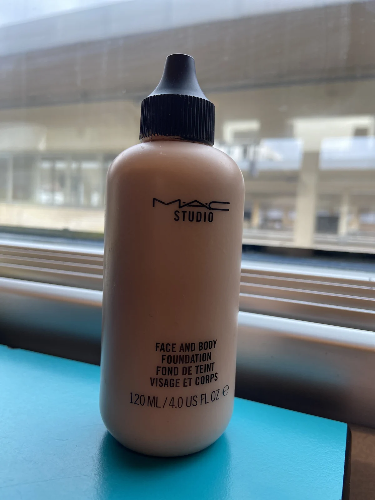 MAC N7 Studio Face And Body Foundation 50ml - review image