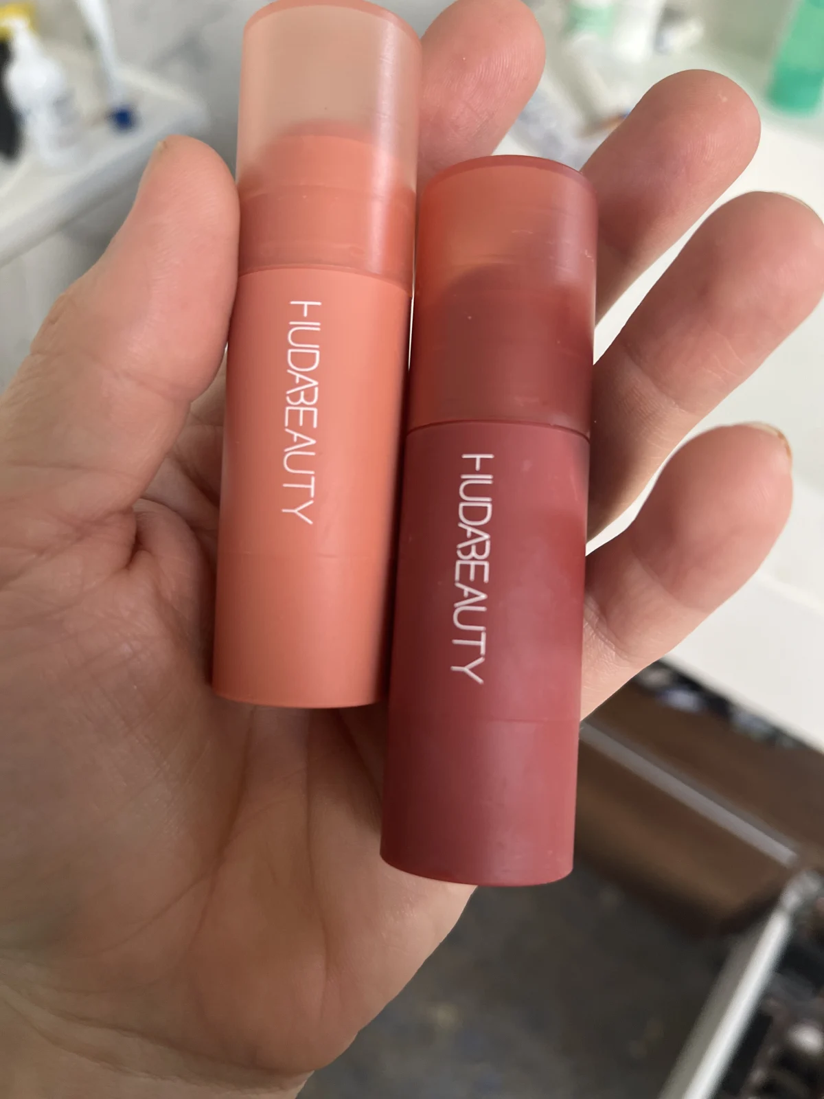 Huda Beauty Cheeky Vegan Blush Powder Huda Beauty - Glowish Cheeky Vegan Blush Powder - review image