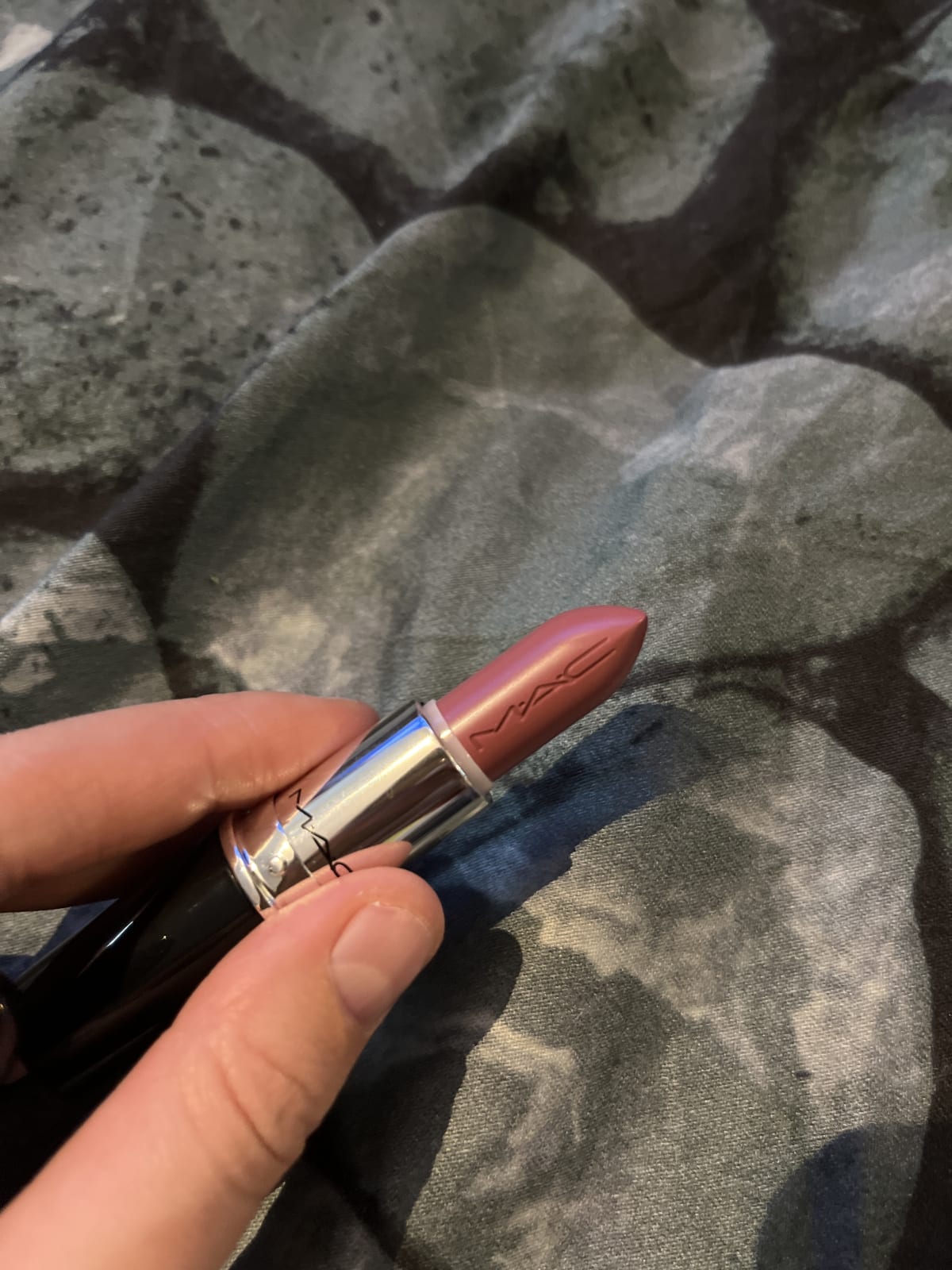 MAC Lustreglass Lipstick - review image