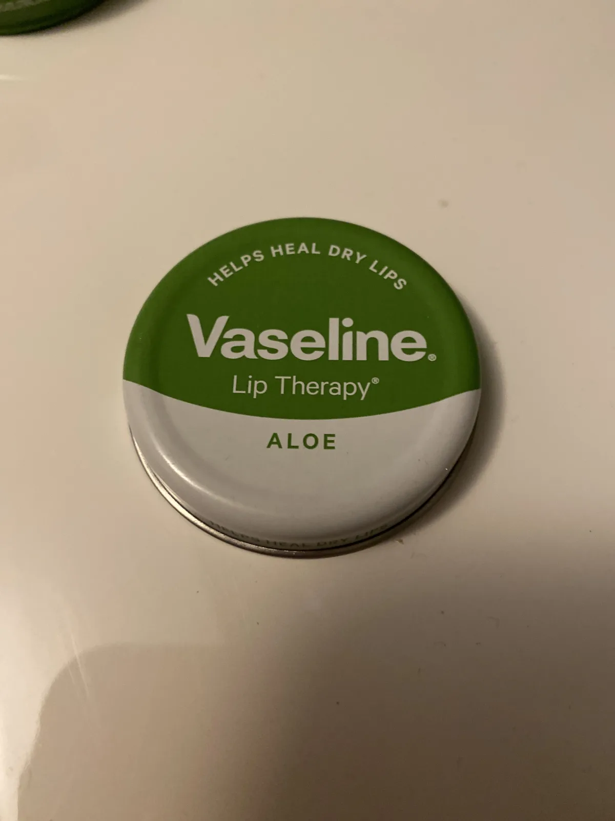 Vaseline - Lip Therapy Original Tin - Aloë Vera Lipbalm - Lip Care 20 g - before review image