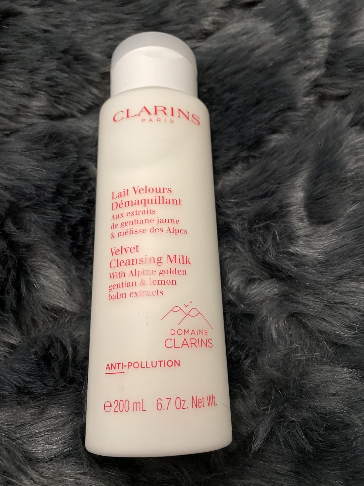 Clarins Velvet Cleansing Milk - review image