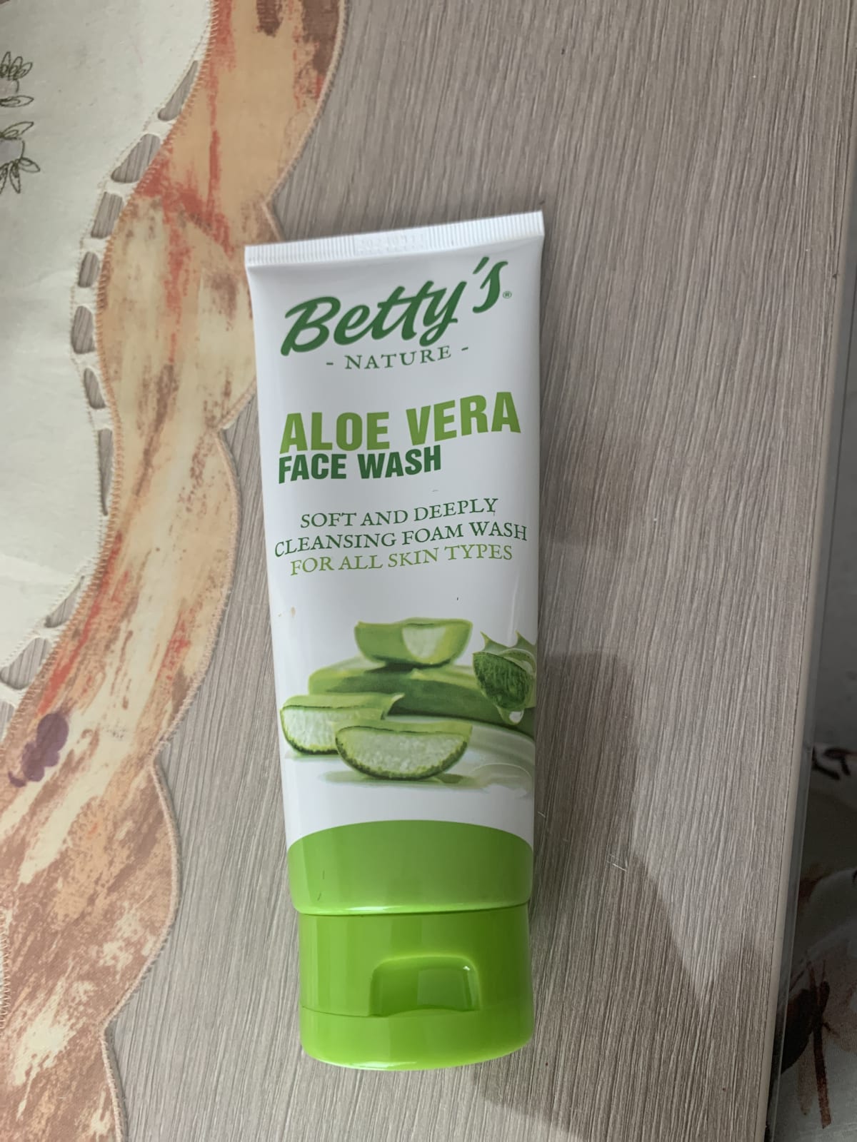 Betty’s Nature aloe vera Face Wash; soft &deeply cleansing foam wash, 150ml - review image