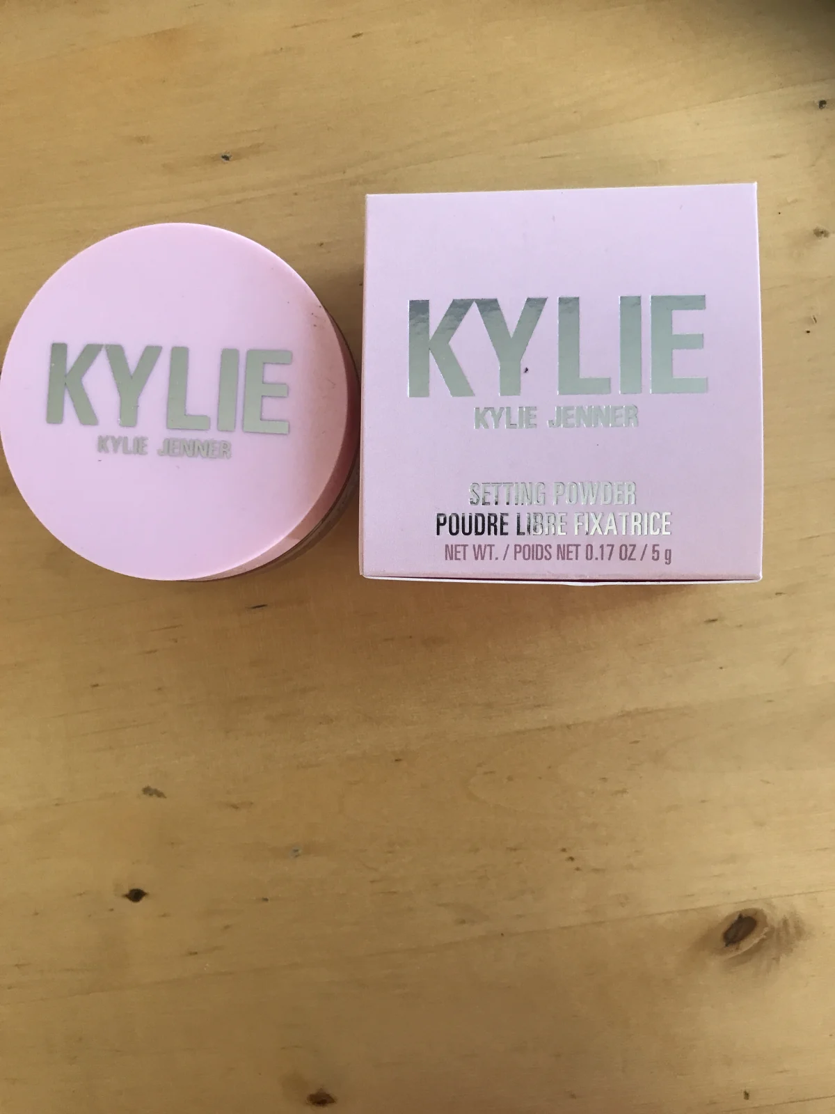 KYLIE COSMETICS Kylighter Illuminating Powder - review image