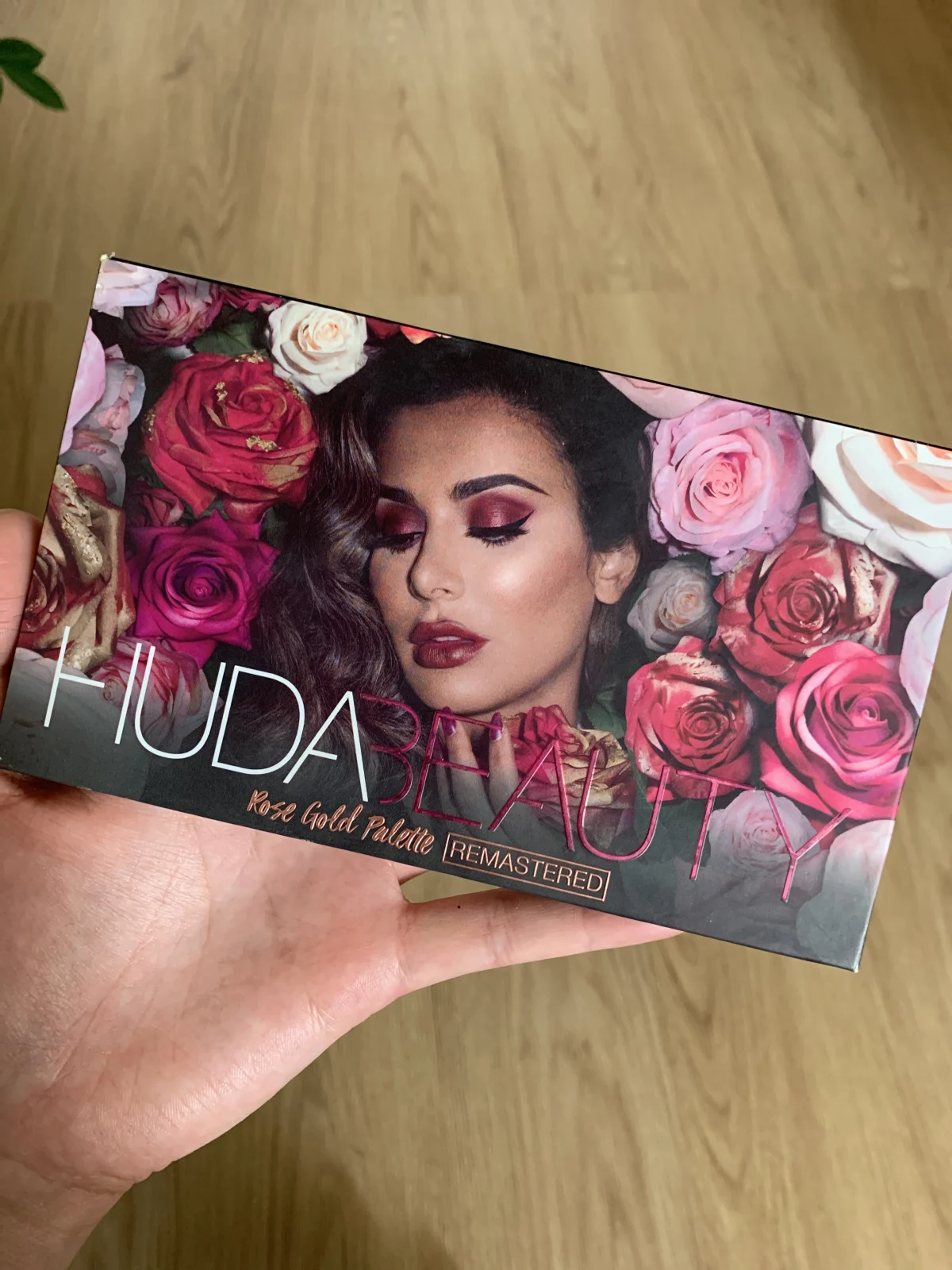 Textured Shadows Palette - Rose Gold Edition - review image