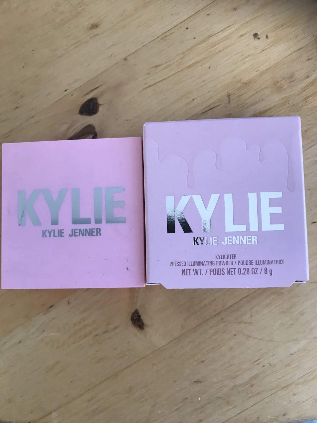 KYLIE COSMETICS Kylighter Illuminating Powder - review image