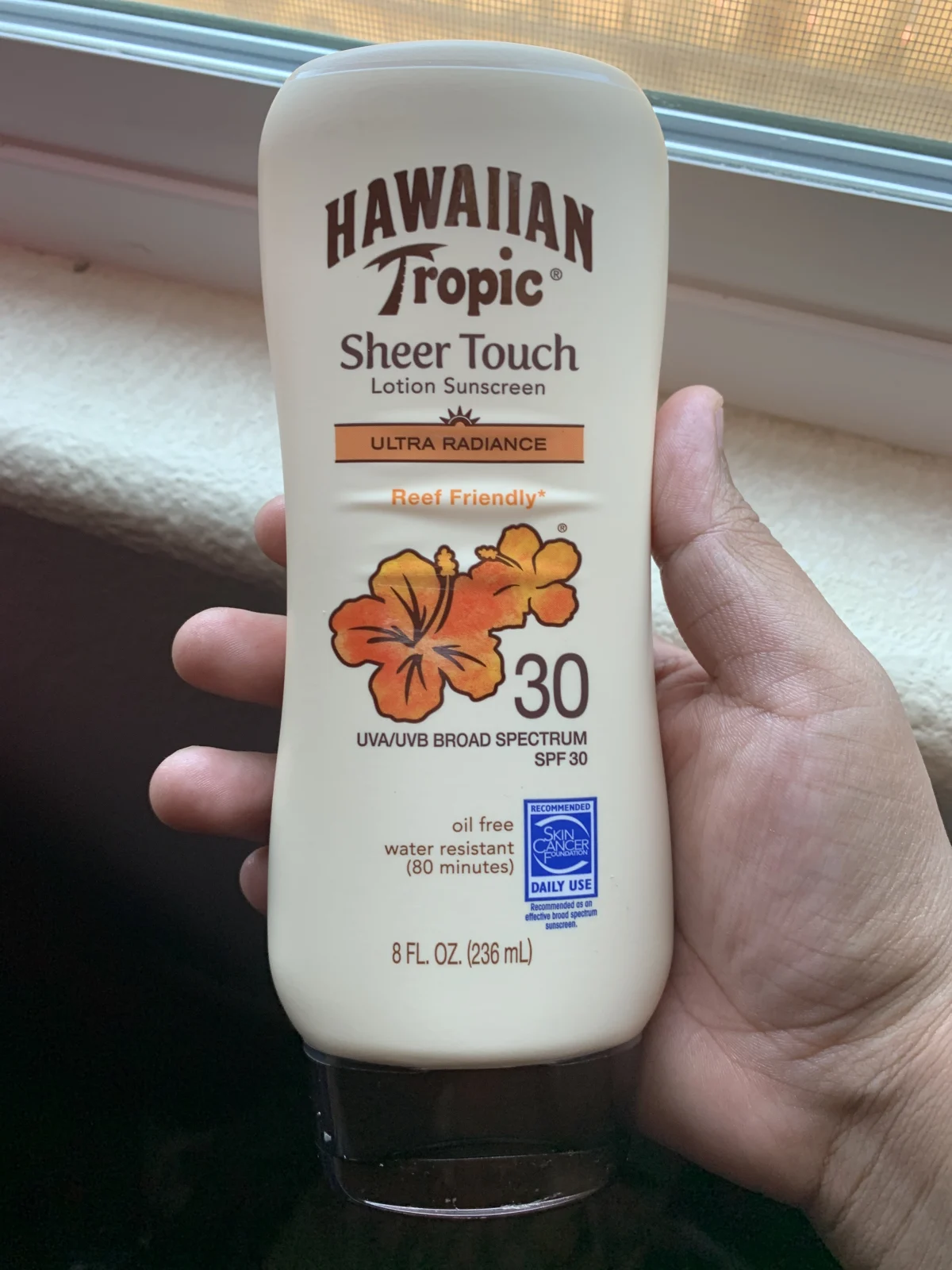 HAWAIIAN TROPIC Satin Protection sun lotion SPF-30 mini flask 100 ml - review image